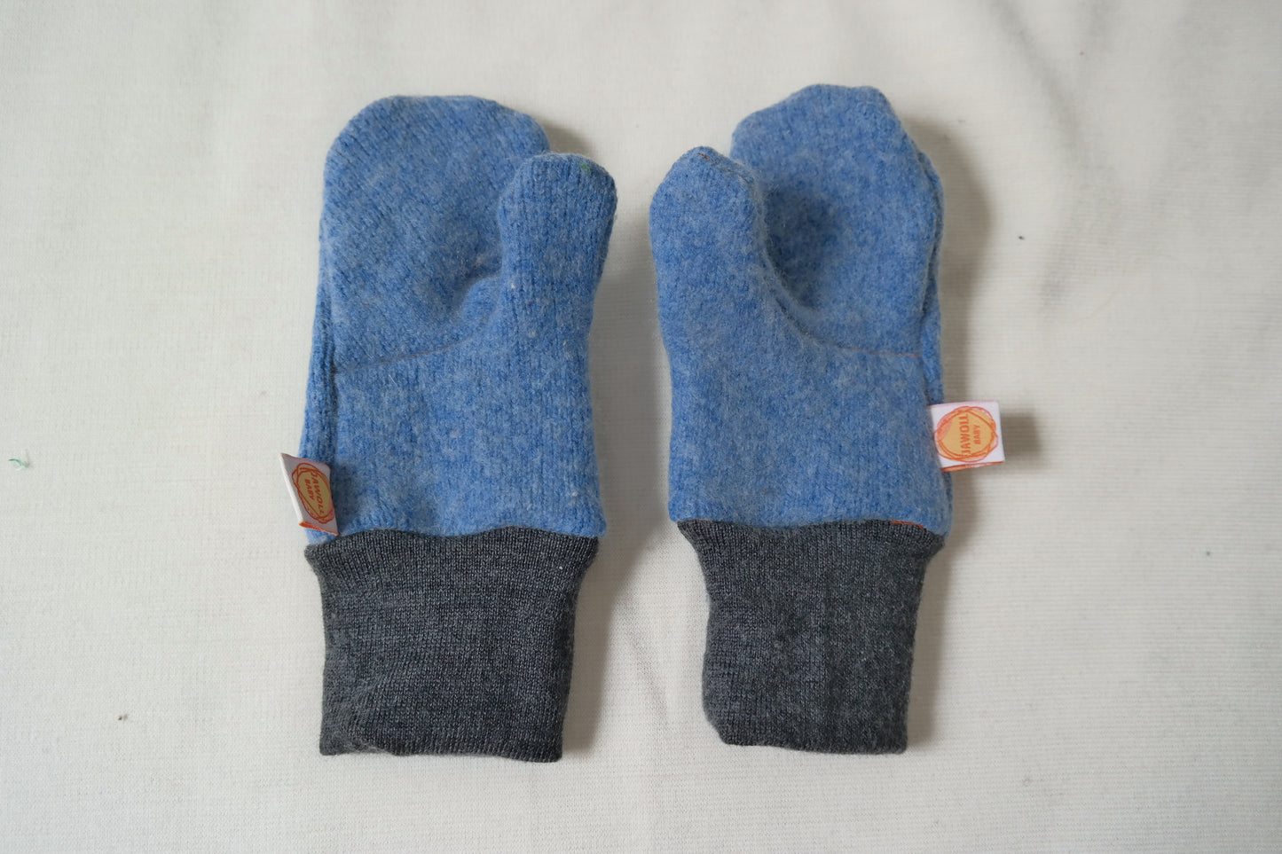 Gloves mittens for toddlers 1-3 years made from upcycling & wool in beige and dark grey