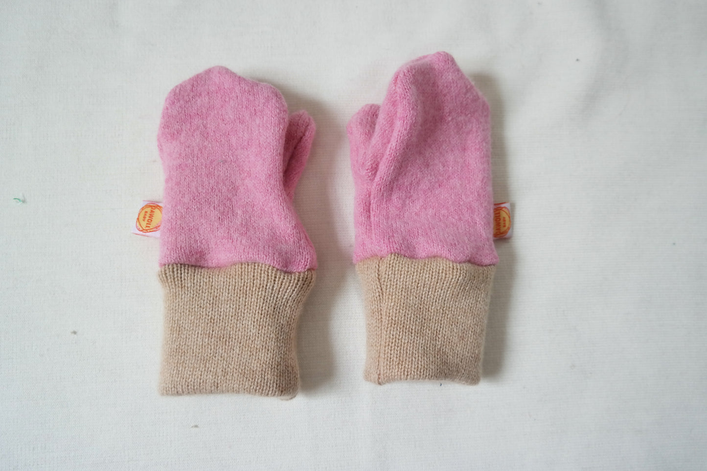 Gloves mittens for toddlers 1-3 years made from upcycling & wool in beige and dark grey