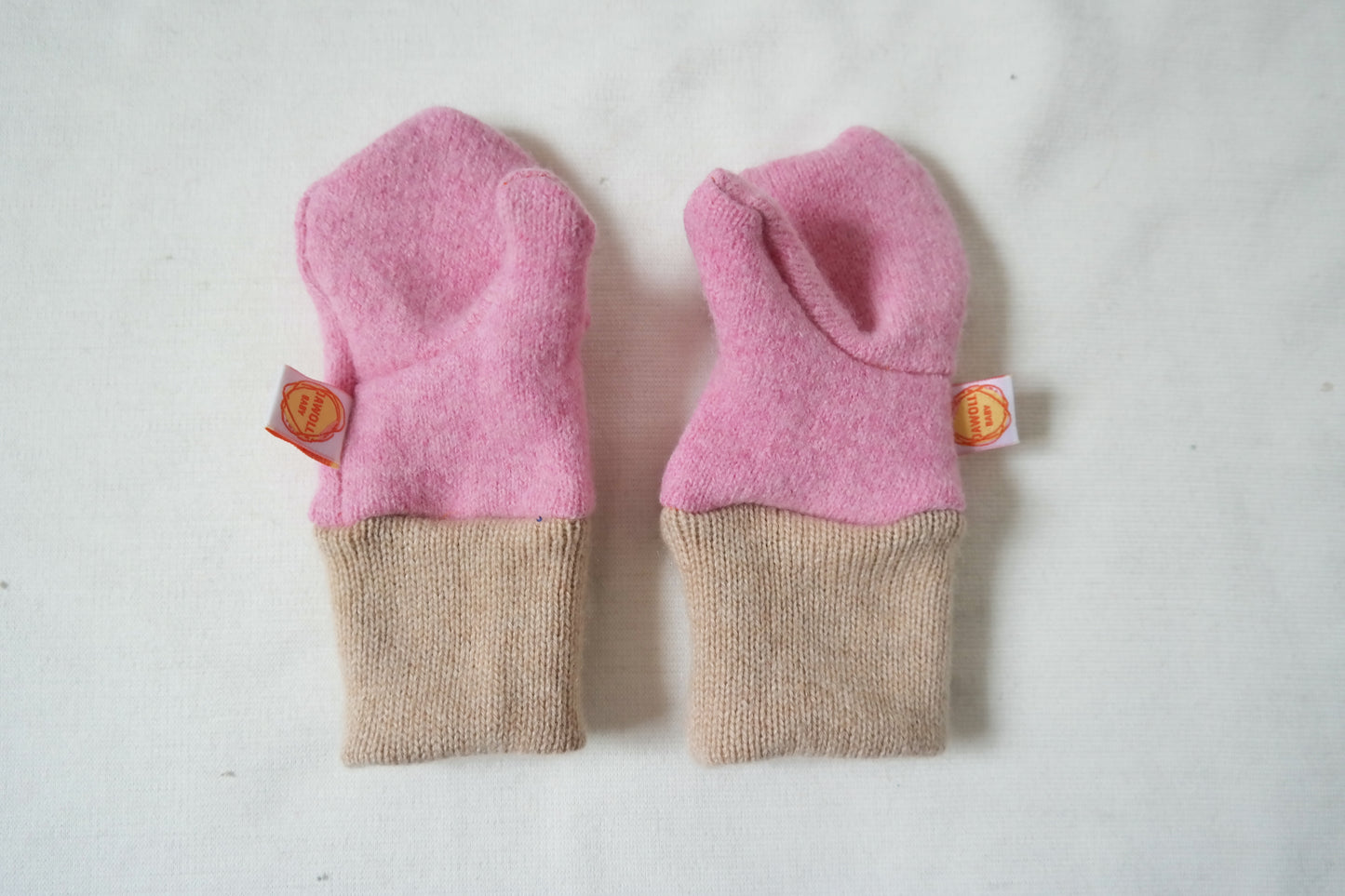 Gloves mittens for toddlers 1-3 years made from upcycling & wool in beige and dark grey
