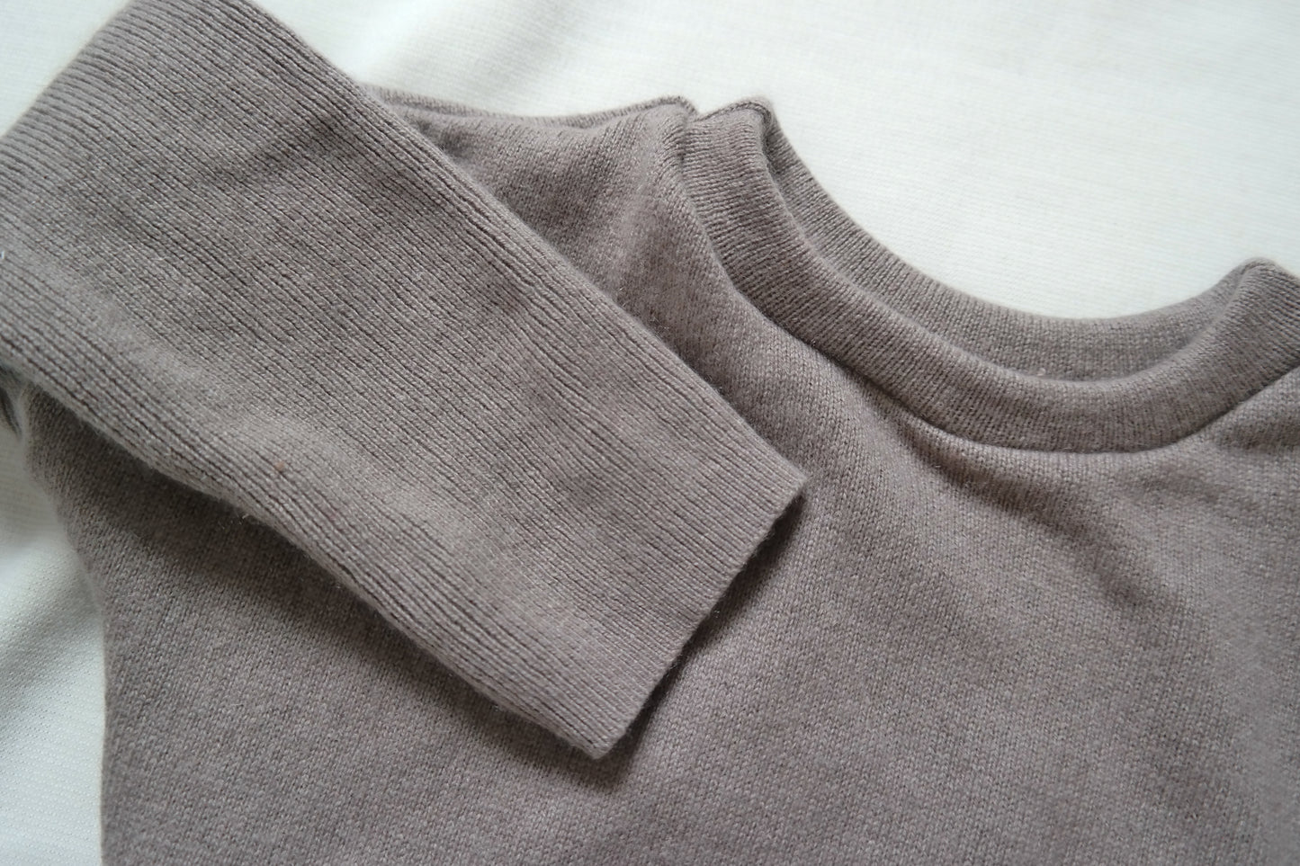 Unisex-Kleid Longshirt Langarmkleid 98/104 aus Upcycling Seide & Kaschmir in Hellbraun