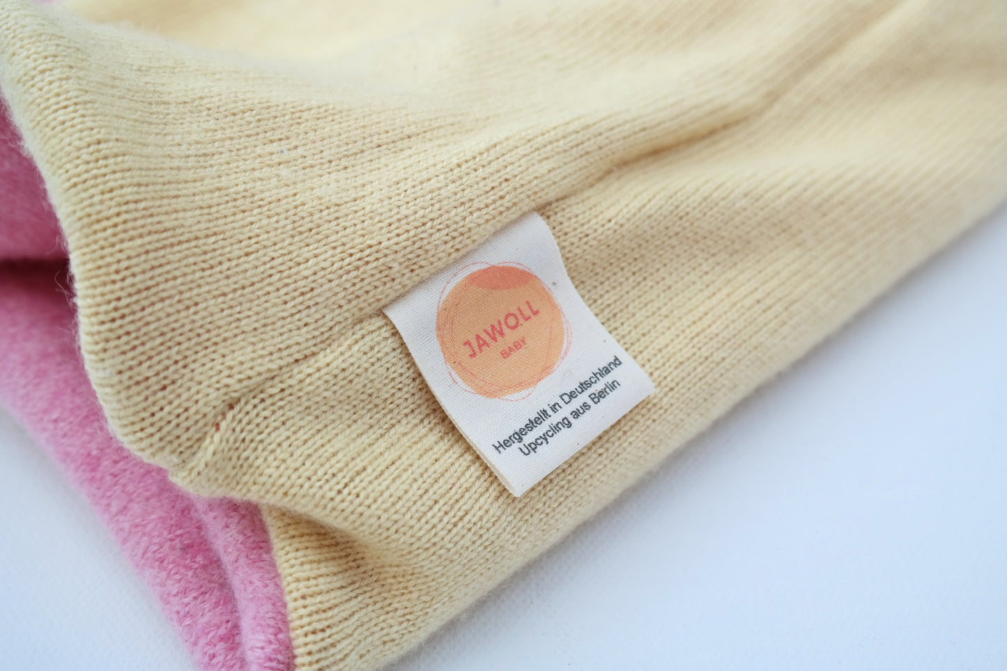Wende-Weste für Kleinkinder aus Upcycling Wolle – mitwachsend von Größe 80 bis 116 in Rosa und Buttergelb