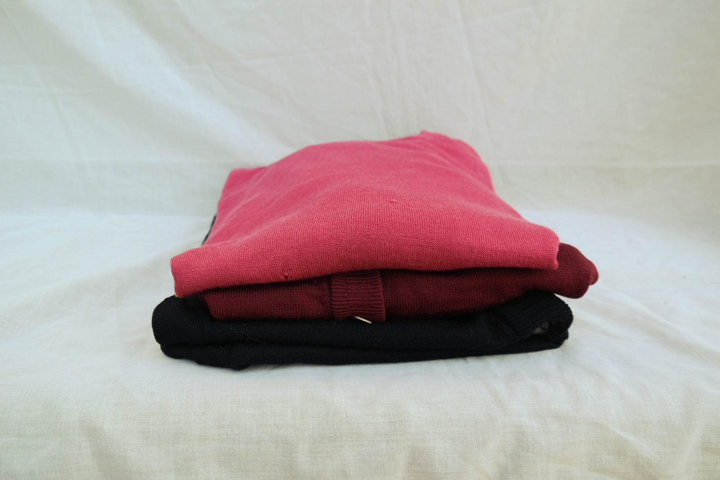 Upcycling-Materialpaket: 3 Wollpullover für kreative Projekte in Pink Lila Dunkelblau - Jawoll Baby