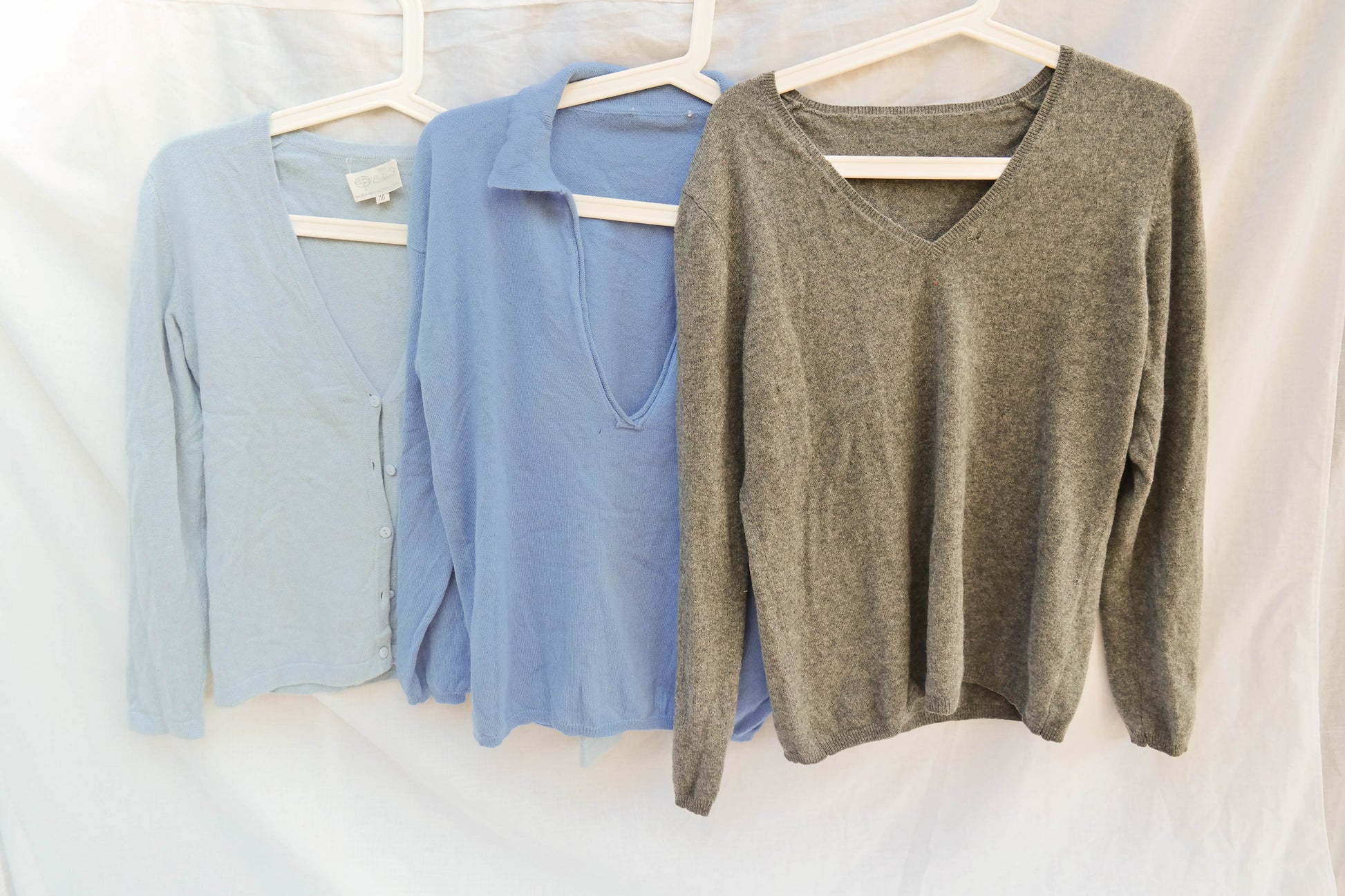 Upcycling-Materialpaket: 3 Kaschmirpullover für kreative Projekte in Hellblautönen - Jawoll Baby