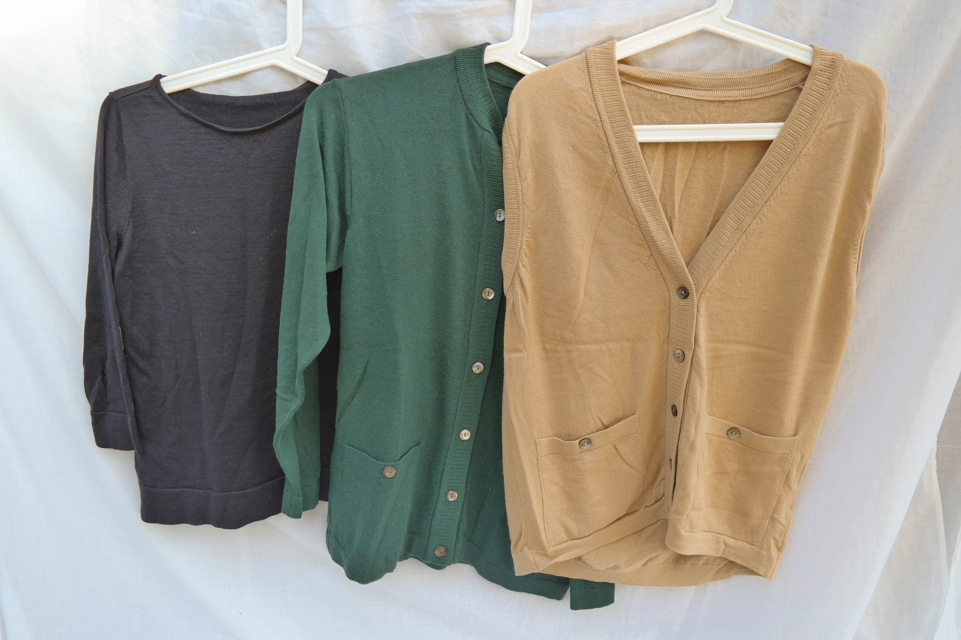 Upcycling-Materialpaket: 3 Wollpullover für kreative Projekte in Beige Grün Dunkelblau - Jawoll Baby