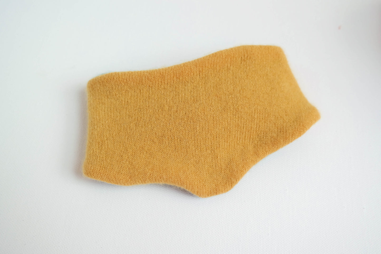 Dreieckstuch Schal mitwachsend und wendbar für Babys aus Upcycling Kaschmir in Gelb und Petrol - Jawoll Baby