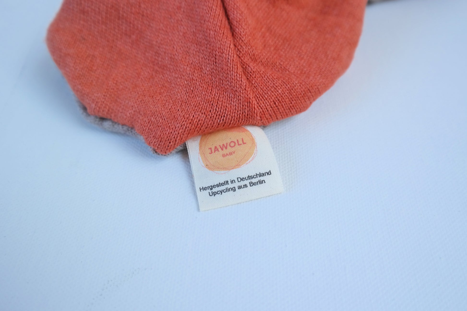 Wende-Schlupfmütze für Kleinkinder KU 49-51 aus Upcycling Seide & Kaschmir in Rostorange und Beige - Jawoll Baby