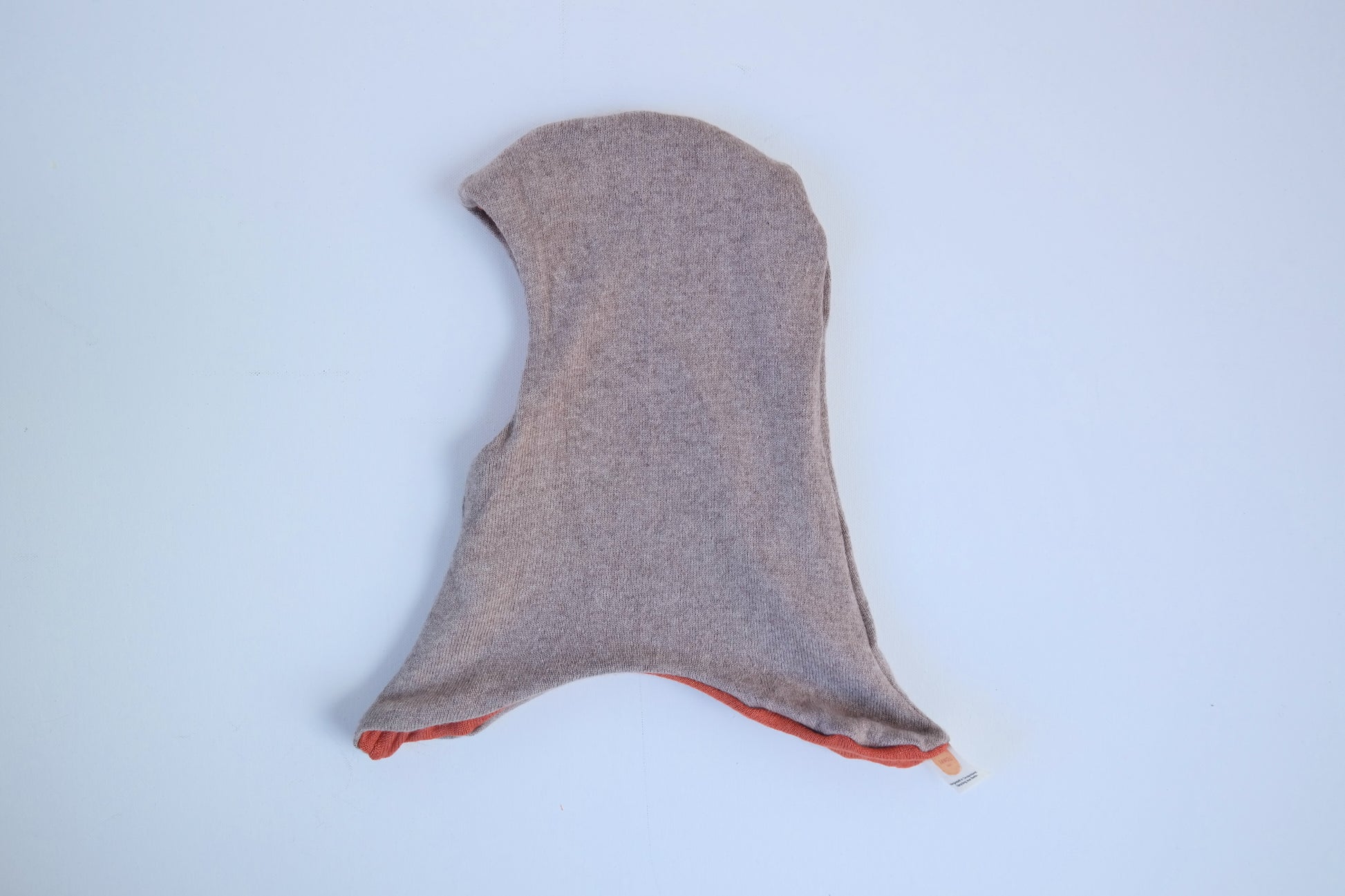 Wende-Schlupfmütze für Kleinkinder KU 49-51 aus Upcycling Seide & Kaschmir in Rostorange und Beige - Jawoll Baby