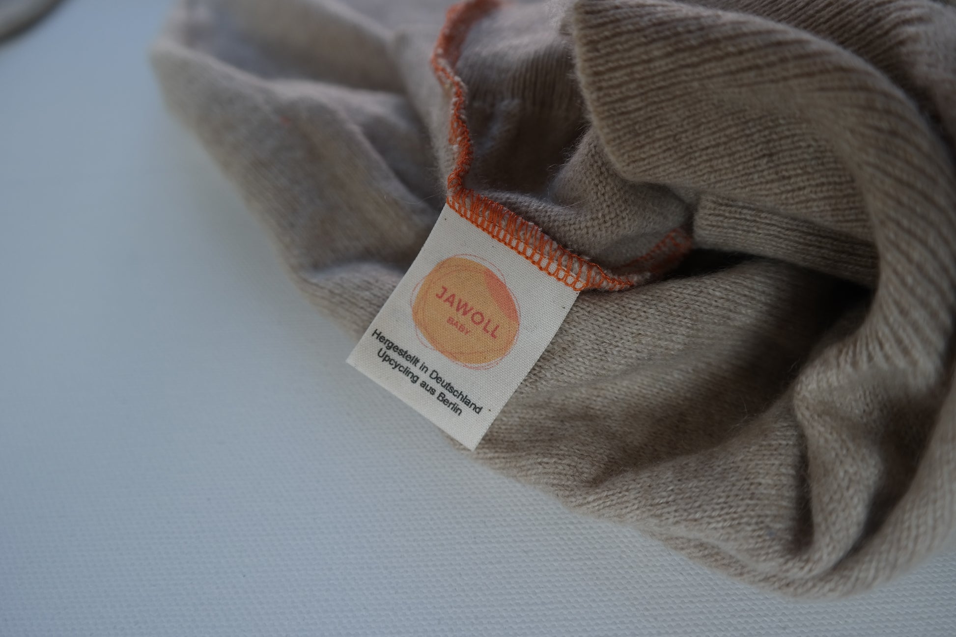 Unisex-Kleid Longshirt Langarmkleid 110/116 aus Upcycling Kaschmir in Beige - Jawoll Baby