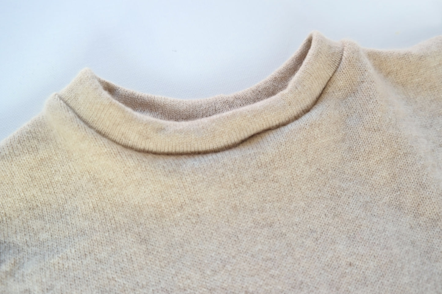 Unisex-Kleid Longshirt Langarmkleid 110/116 aus Upcycling Kaschmir in Beige - Jawoll Baby