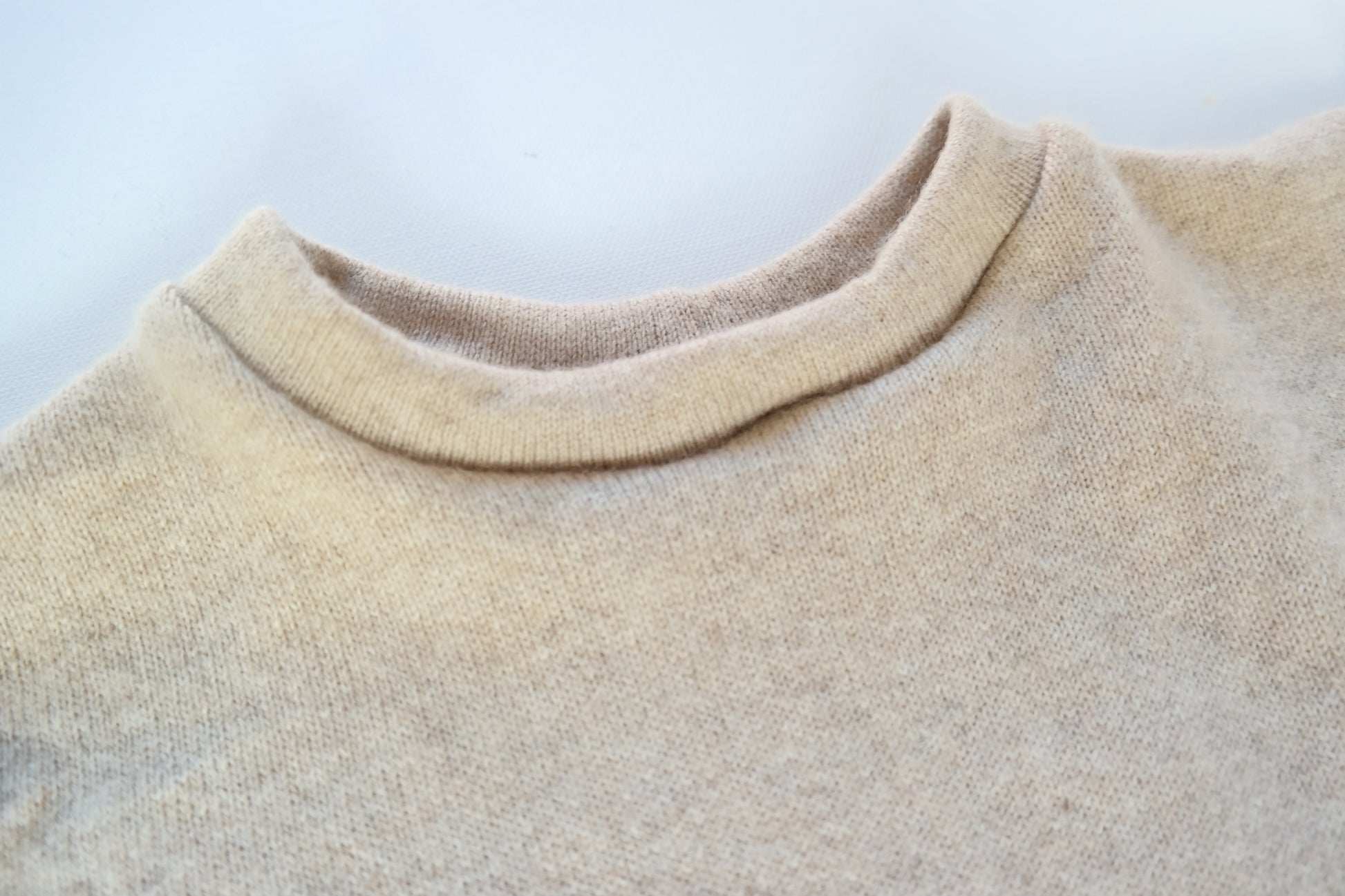 Unisex-Kleid Longshirt Langarmkleid 110/116 aus Upcycling Kaschmir in Beige - Jawoll Baby