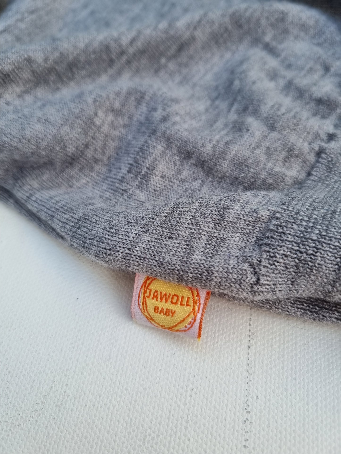 Pullover Longsleeve für Babys Kleinkinder 86/92 aus Upcycling Wolle in Grau - Jawoll Baby