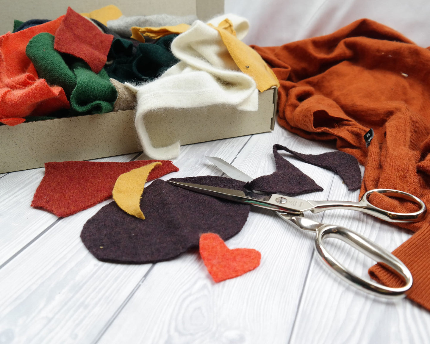 Wollreste zum Basteln und Kleidung Reparieren: Bunte Mischung aus Wollfilz, Wollwalk, Merinowolle, Schurwolle, Kaschmir - Jawoll Baby