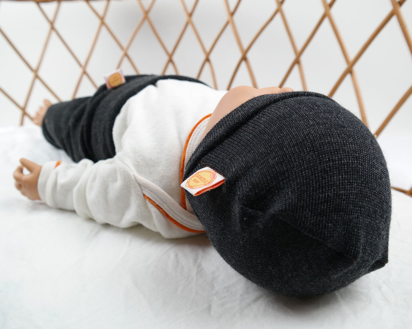 Babyhose & Mütze für Neugeborene 50/56 aus 100 % geretteter Merinowolle in Dunkelgrau Anthrazit - Jawoll Baby