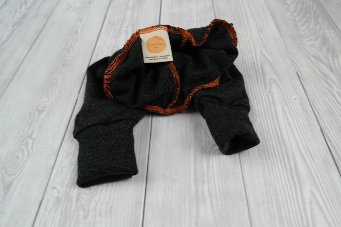 Babyhose & Mütze für Neugeborene 50/56 aus 100 % geretteter Merinowolle in Dunkelgrau Anthrazit - Jawoll Baby
