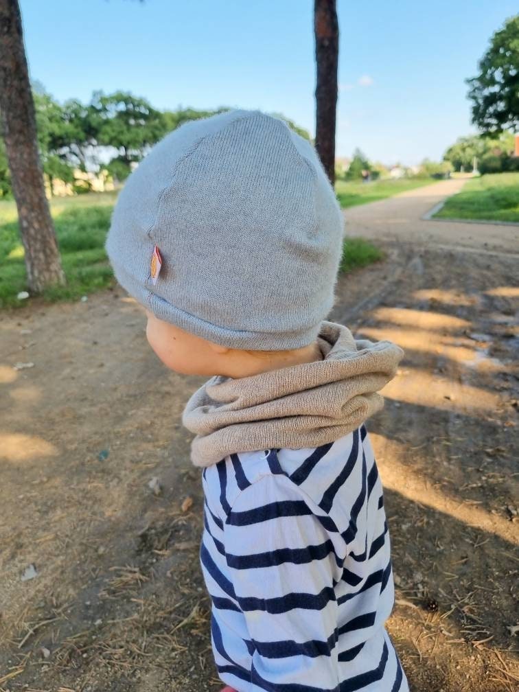 Mütze Beanie für Kleinkinder KU 52-55 aus Upcycling Merinowolle in Pastellgrün und Creme gemustert