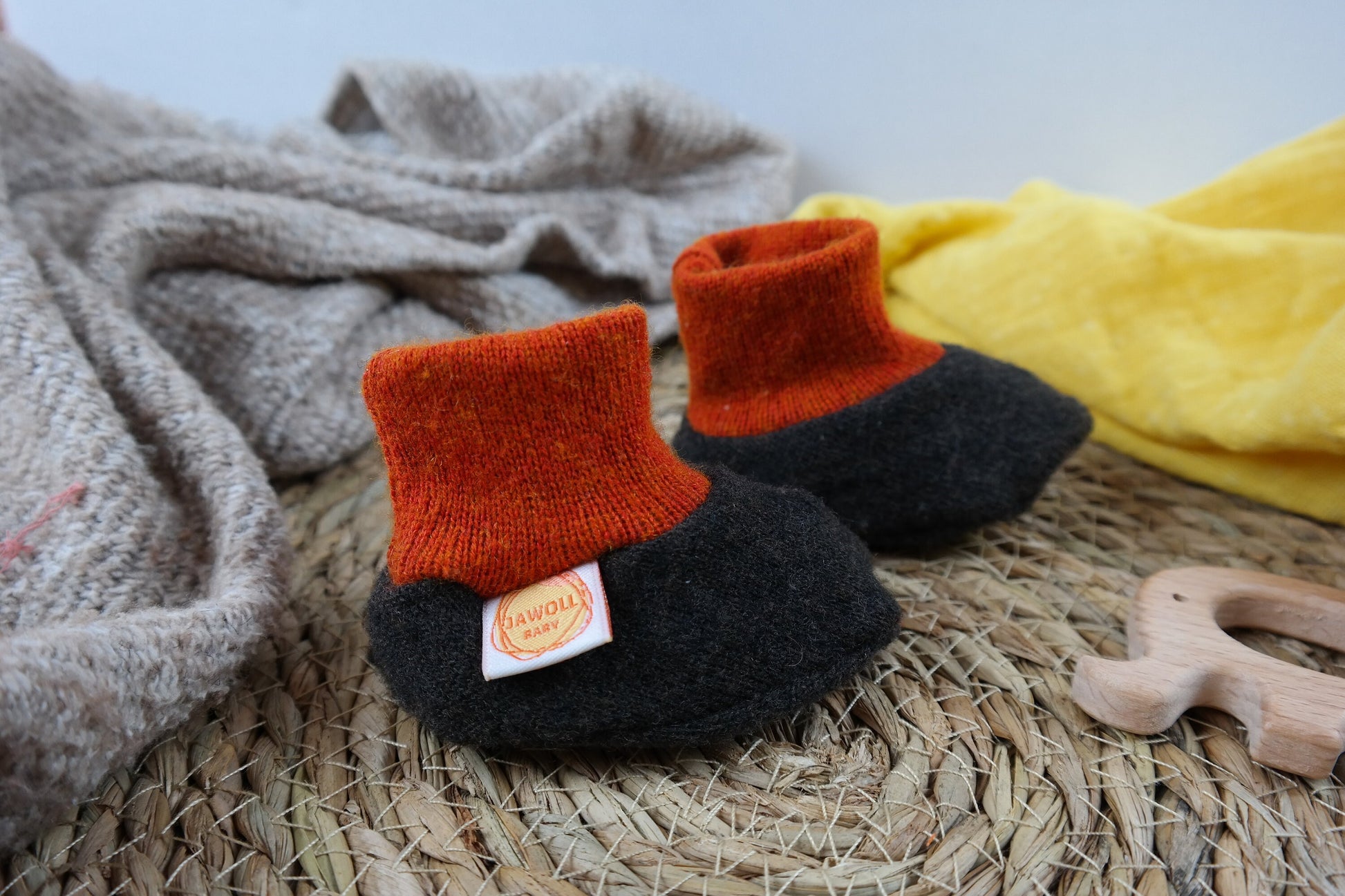 Babykleidung aus deinem Wollpullover individuelles handgefertigtes Erinnerungsstück durch Upcycling - Jawoll Baby