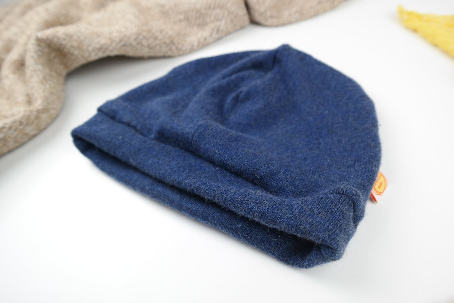 Mütze für Babys und Kleinkinder aus Upcycling Wolle oder Kaschmir in der Farbe deiner Wahl - Jawoll Baby