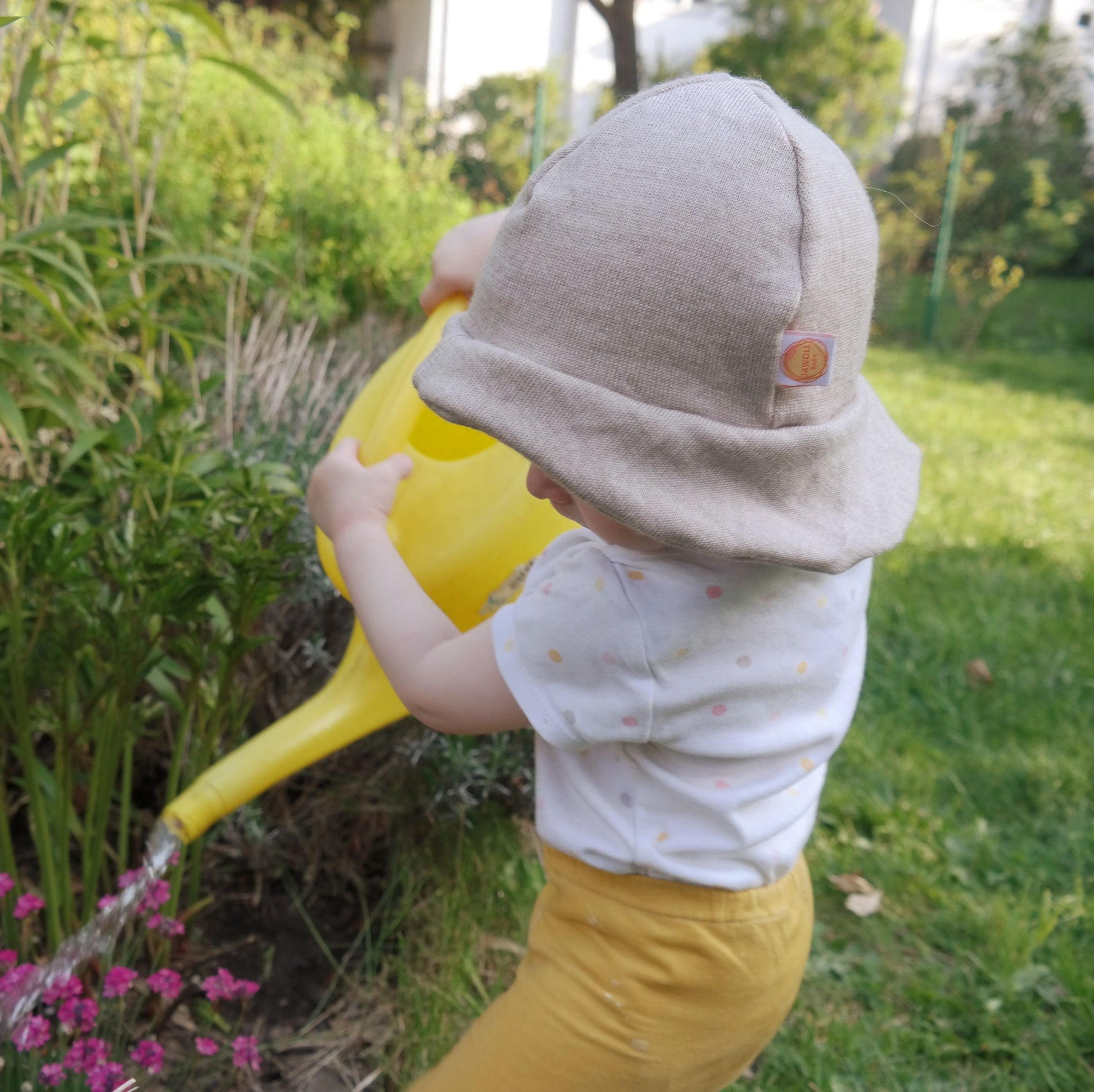 Sonnenhut für Babys und Kleinkinder aus Upcycling Wolle in deiner Wunschfarbe - Jawoll Baby