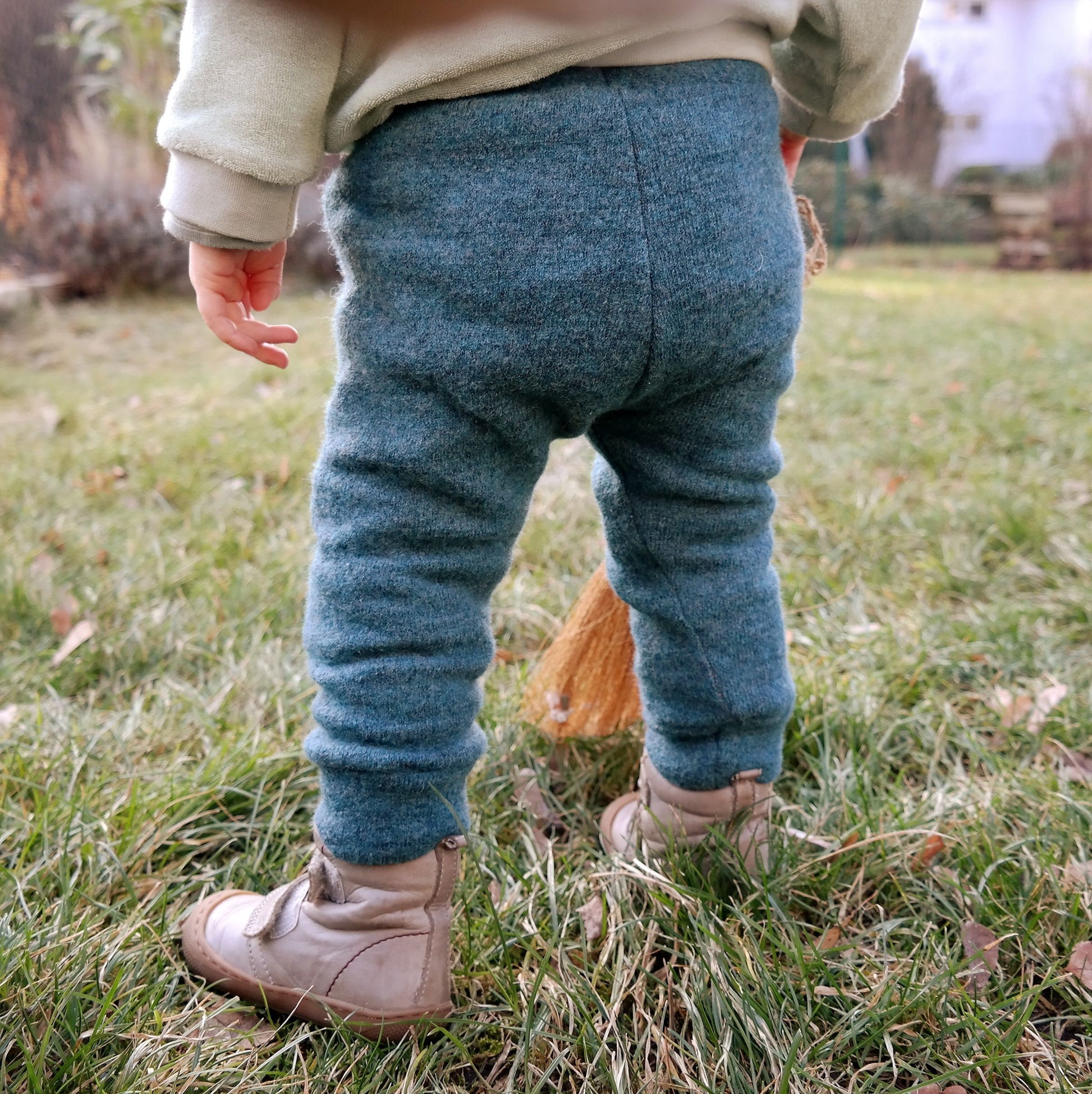 Upcycling Wollwalk Outdoor-Hose für Kleinkinder Größe 98/104 in Senfgelb