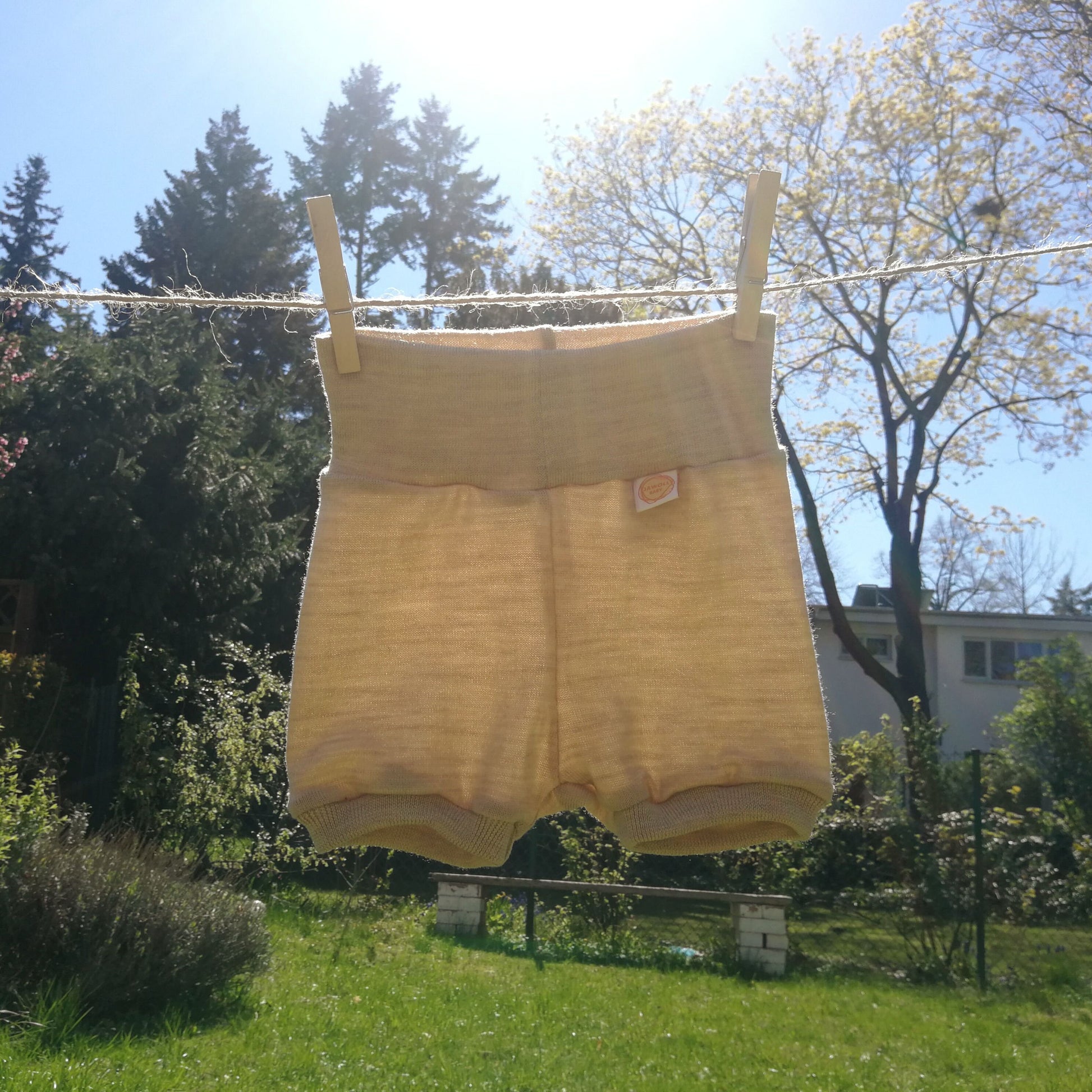 Kurze Hose Shorts für Babys und Kinder aus Upcycling Wolle in deiner Wunschfarbe - Jawoll Baby