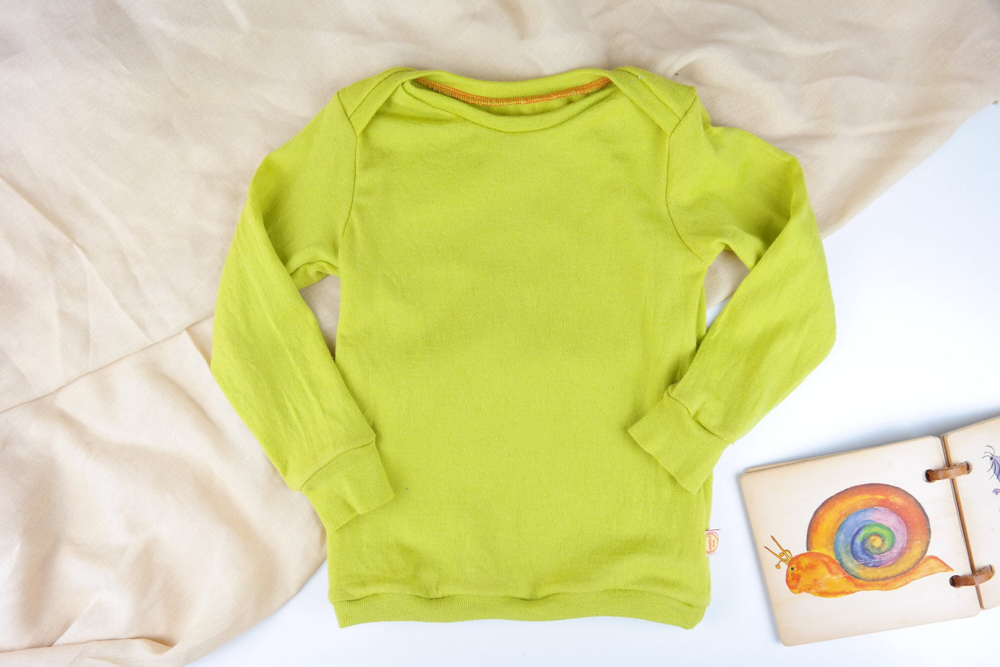 Langarmshirt Pullover mit Schlupfausschnitt für Babys und Kleinkinder aus Upcycling Wolle oder Kaschmir in der Farbe deiner Wahl - Jawoll Baby