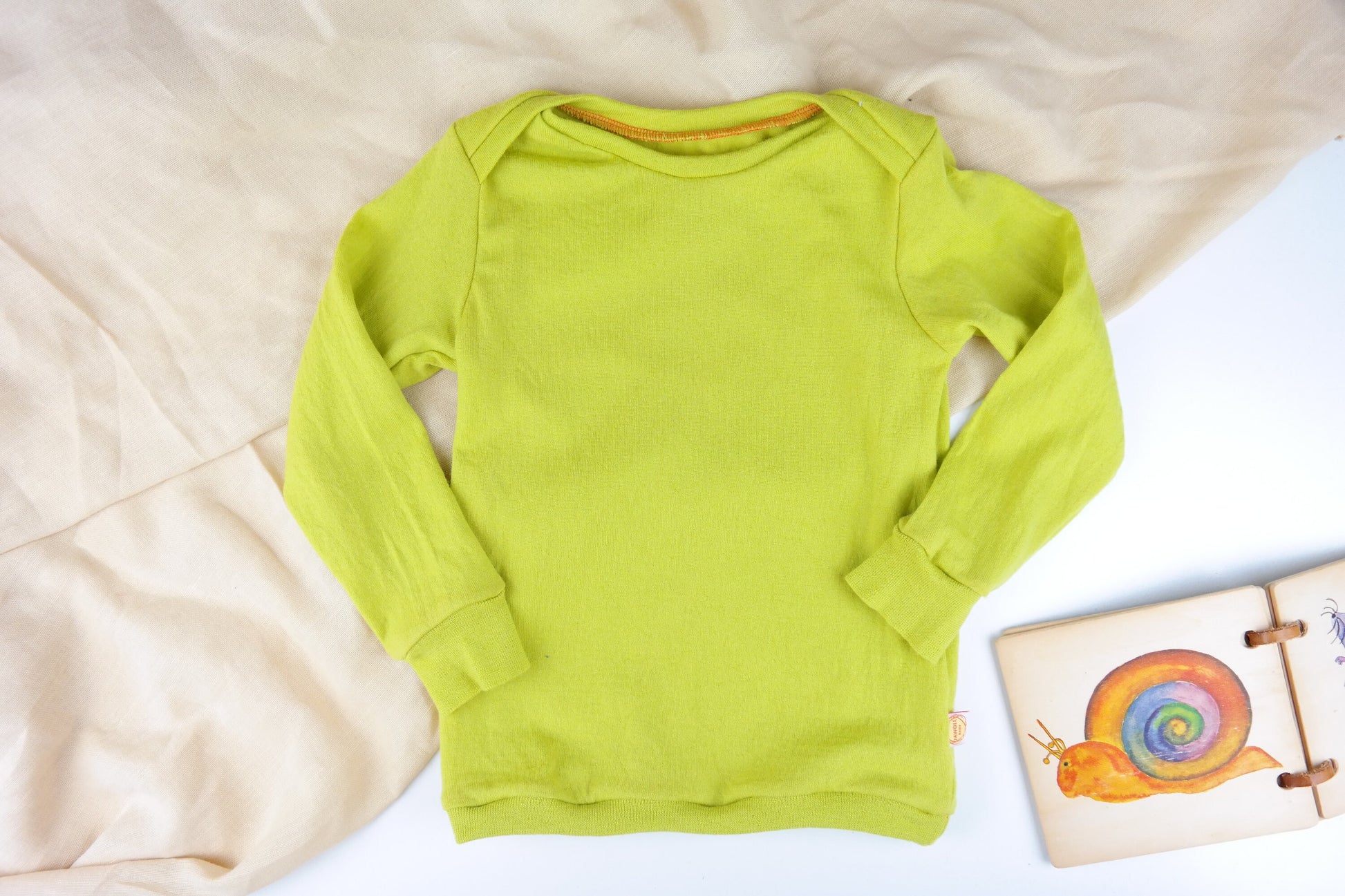 Langarmshirt Pullover mit Schlupfausschnitt für Babys und Kleinkinder aus Upcycling Wolle oder Kaschmir in der Farbe deiner Wahl - Jawoll Baby
