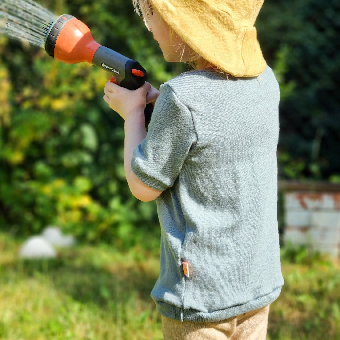 T-Shirt für Babys und Kleinkinder aus Upcycling Wolle in der Farbe deiner Wahl - Jawoll Baby