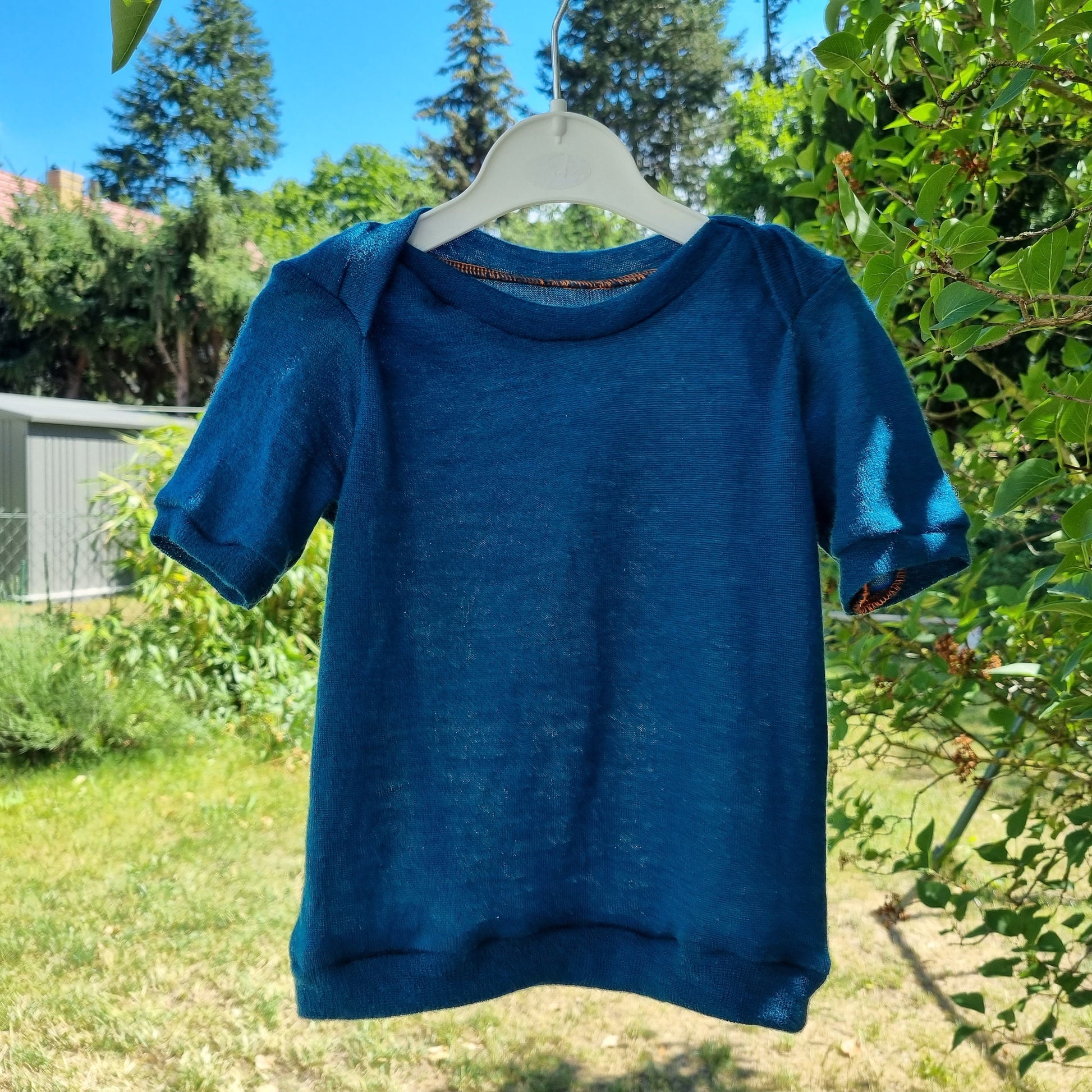 T-Shirt für Babys und Kleinkinder aus Upcycling Wolle in der Farbe deiner Wahl - Jawoll Baby
