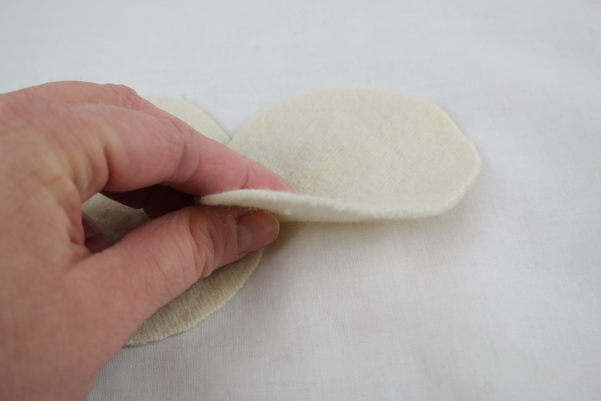 1 Paar Wollwalk Flicken Patches Upcycling-Wolle zum Wollkleidung reparieren in Cremeweiß Oval-Form - Jawoll Baby