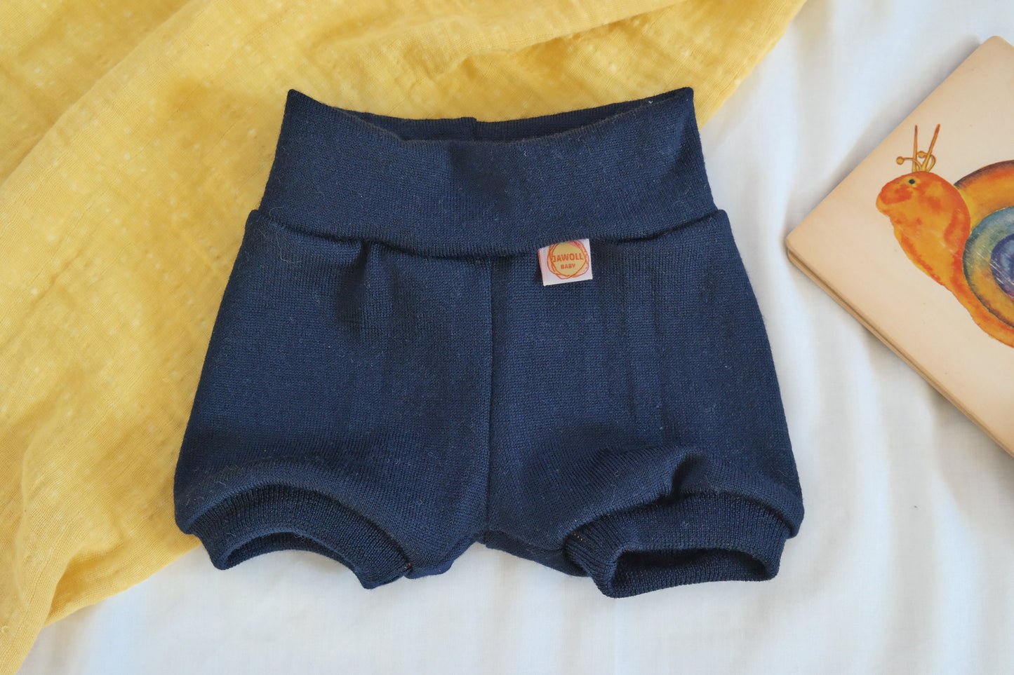 Kurze Hose Shorts für Babys 62/68 aus 100 % Upcycling Wolle in Dunkelblau - Jawoll Baby