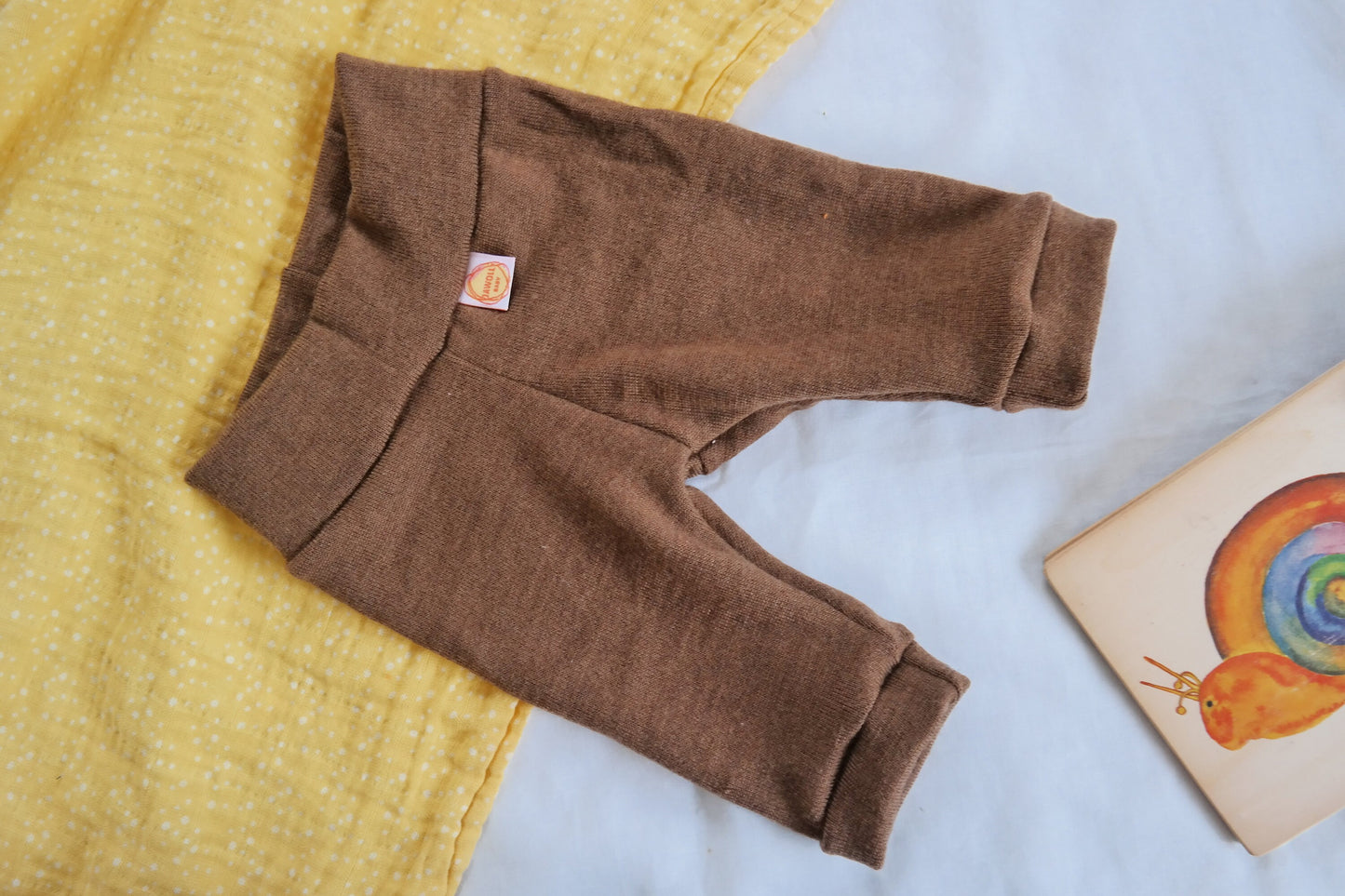Sommerhose Knickerbocker für Babys aus Upcycling Wolle Größe 62/68 in Braun - Jawoll Baby