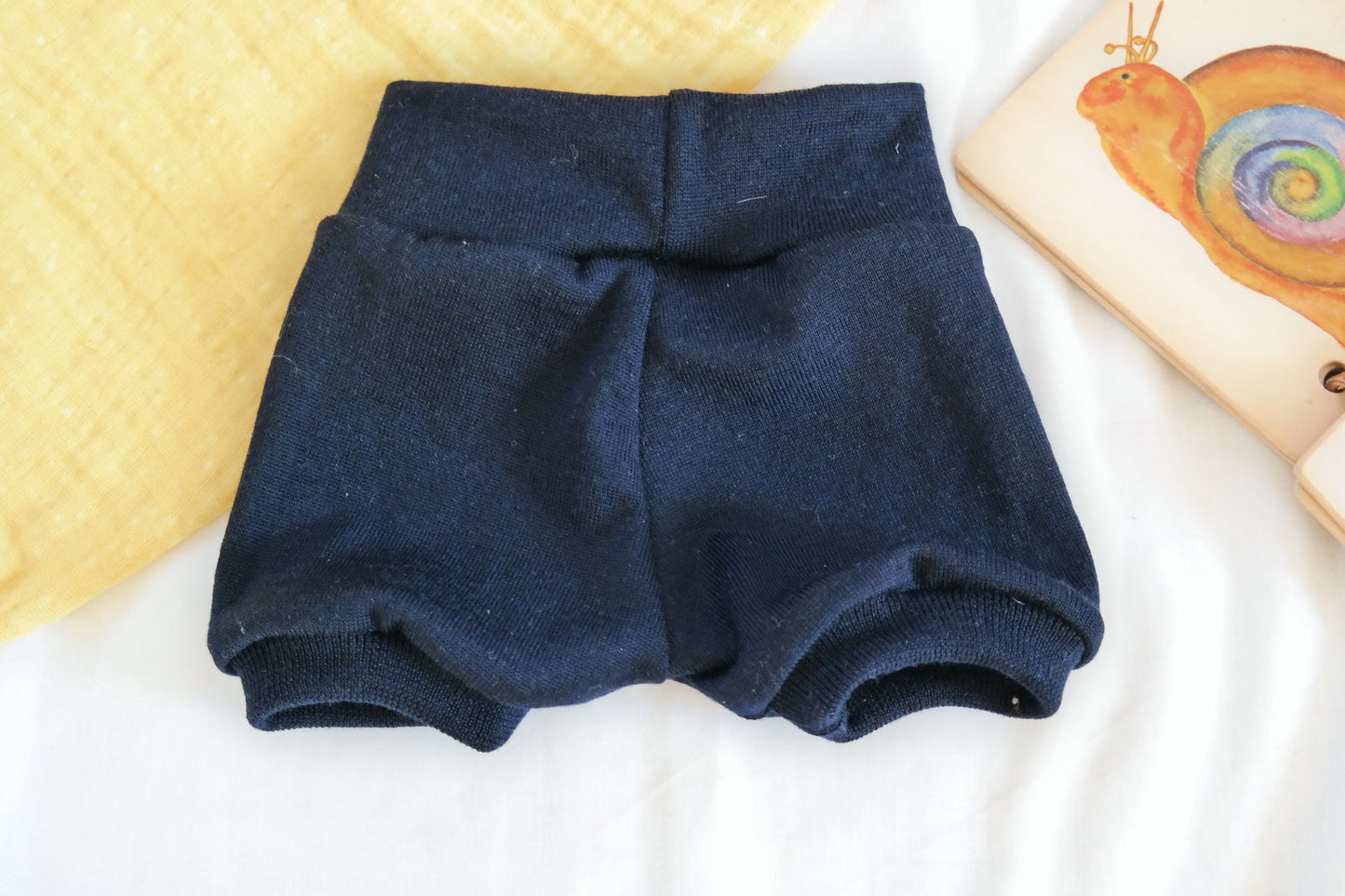 Kurze Hose Shorts für Babys 62/68 aus 100 % Upcycling Wolle in Dunkelblau - Jawoll Baby