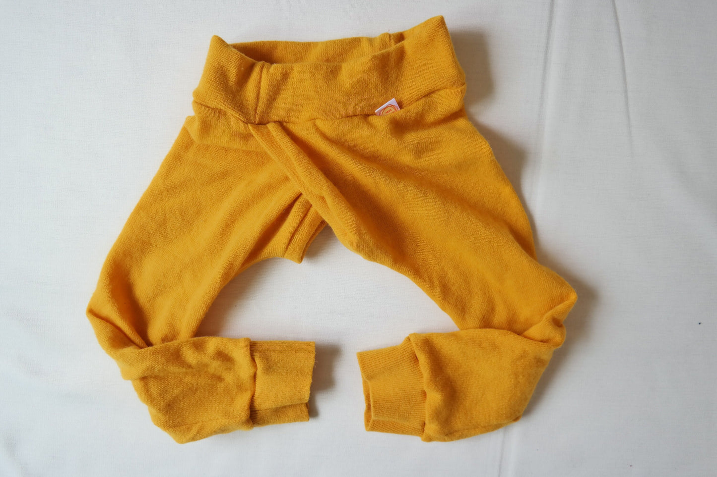 Splitpants für Babys und Kleinkinder zum Windelfrei Abhalten und Trocken werden aus 100 % Upcycling-Wolle in deiner Wunschfarbe - Jawoll Baby
