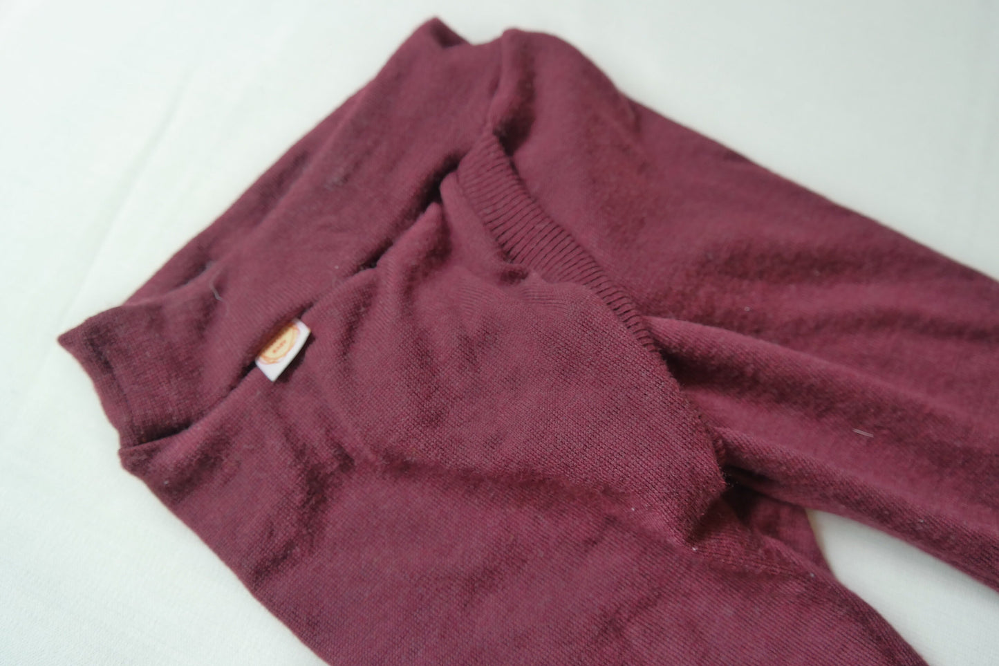Splitpants für Babys und Kleinkinder zum Windelfrei Abhalten und Trocken werden aus 100 % Upcycling-Wolle in deiner Wunschfarbe - Jawoll Baby