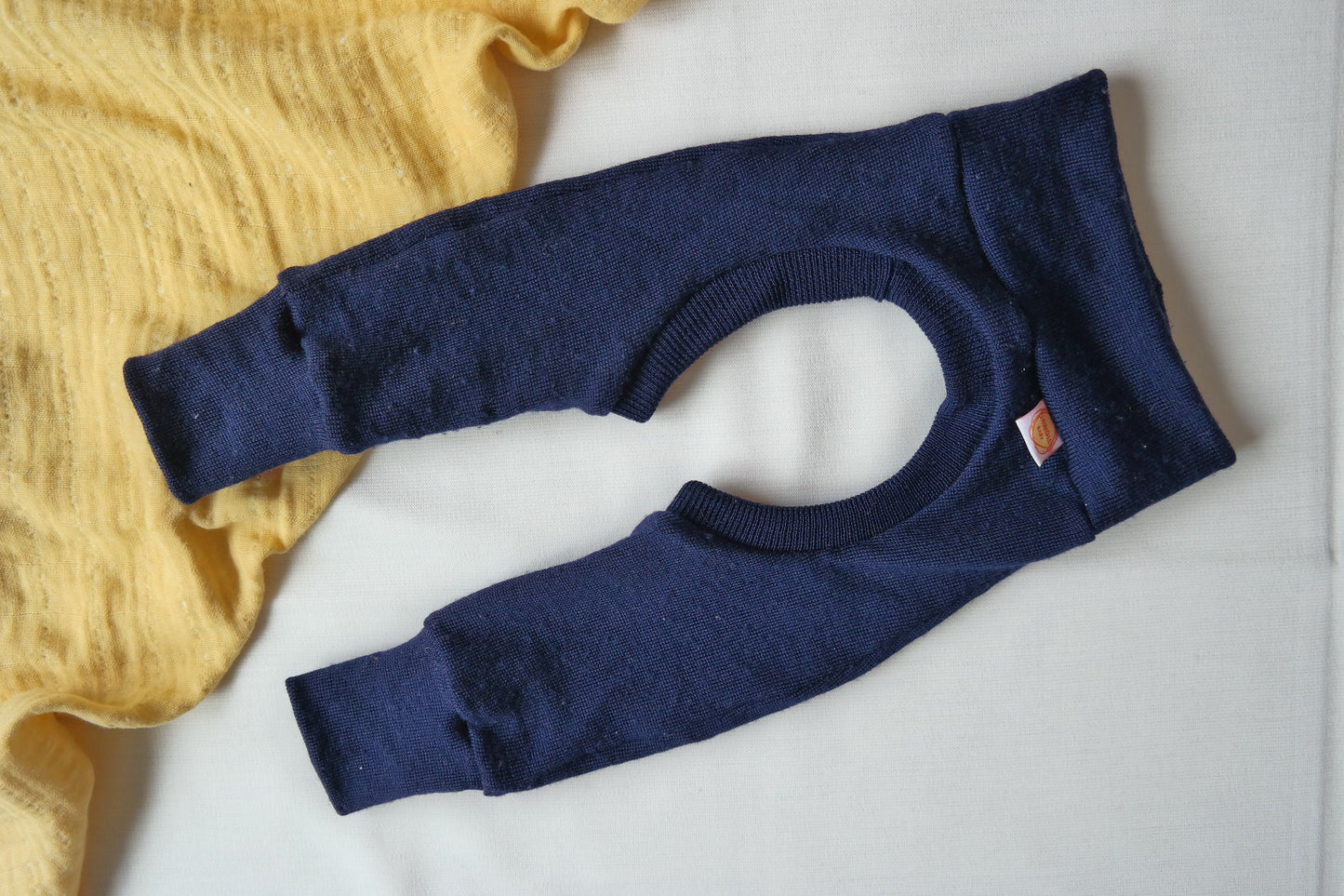 Cowboyhose Abhaltehose Chaps Windelfreikleidung für Babys und Kleinkinder aus 100 % Upcycling-Wolle in deiner Wunschfarbe - Jawoll Baby