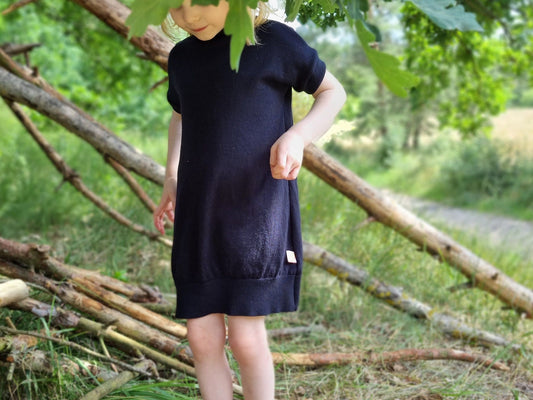 Unisex-Kleid Longshirt 98/104 aus Upcycling Merinowolle in Lila - Jawoll Baby