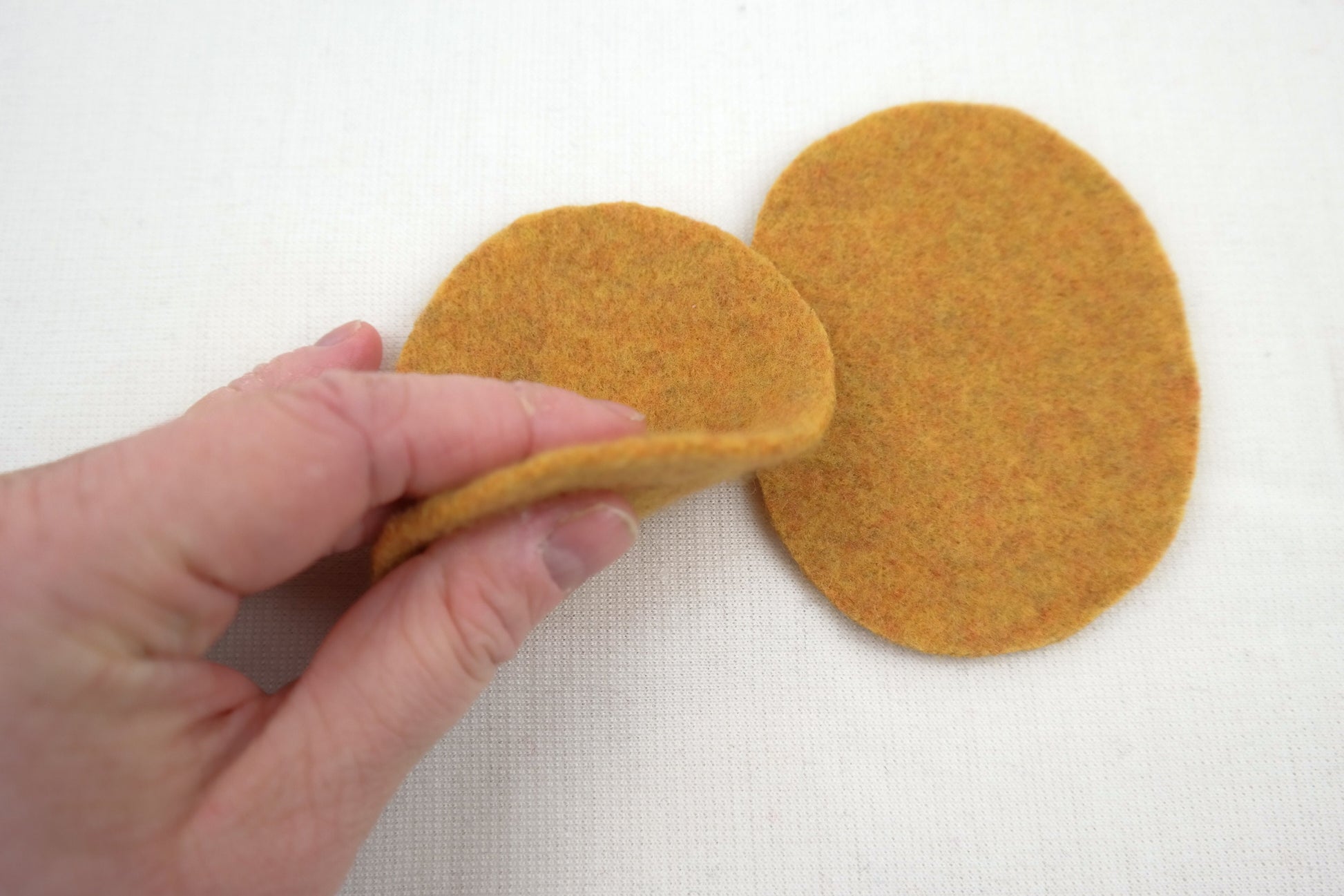 1 Paar Wollwalk Flicken Patches Upcycling-Wolle zum Wollkleidung reparieren in Senfgelb Oval-Form - Jawoll Baby