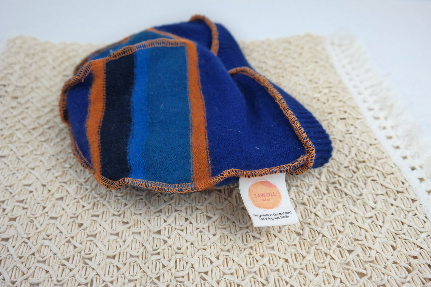 Mütze Beanie für Kleinkinder KU 52-55 aus Upcycling Wolle in Blau Orange gestreift - Jawoll Baby