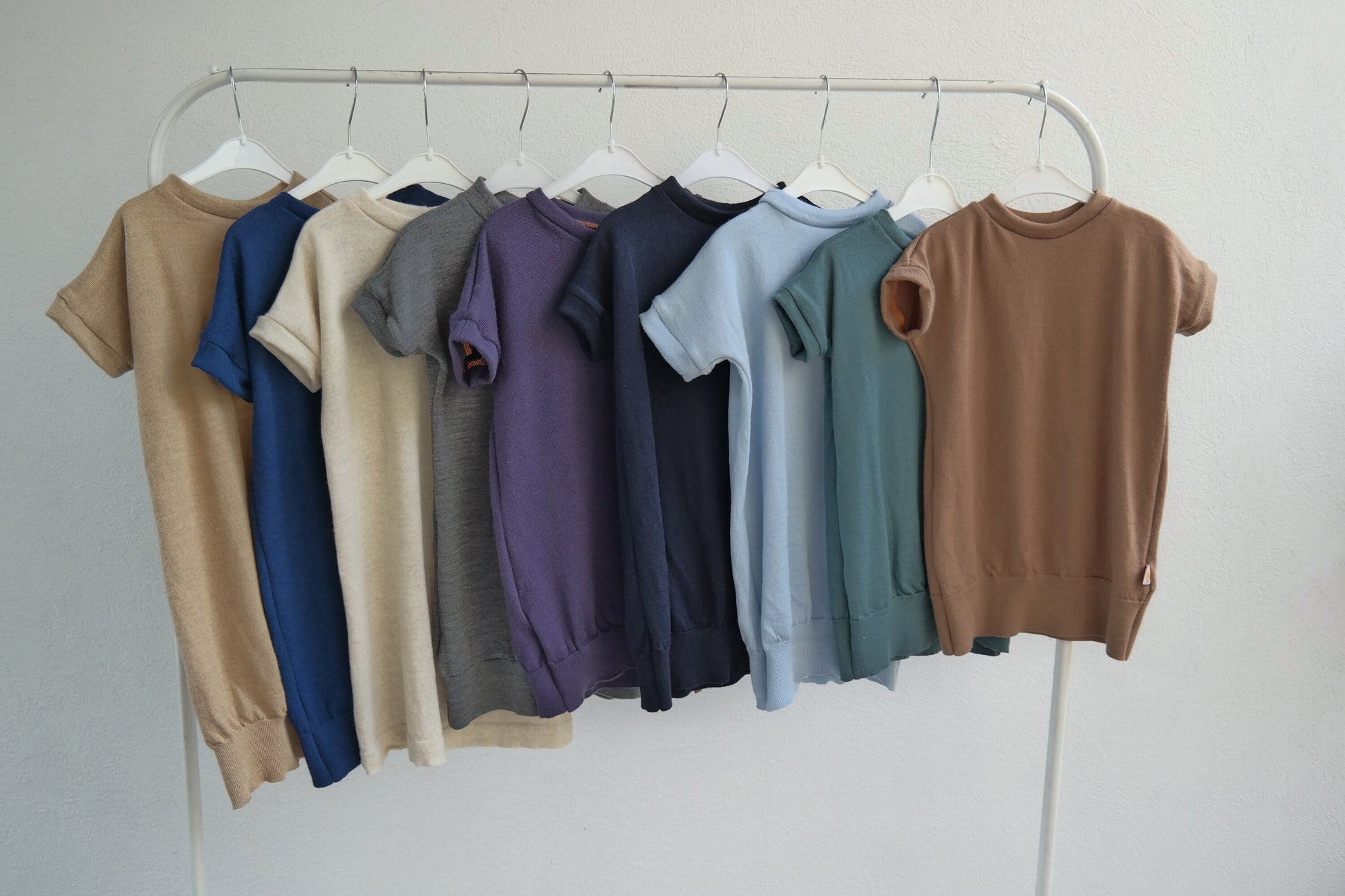 Kurzarmkleid Longshirt Unisex für Babys und Kleinkinder aus Upcycling Wolle in der Farbe deiner Wahl - Jawoll Baby