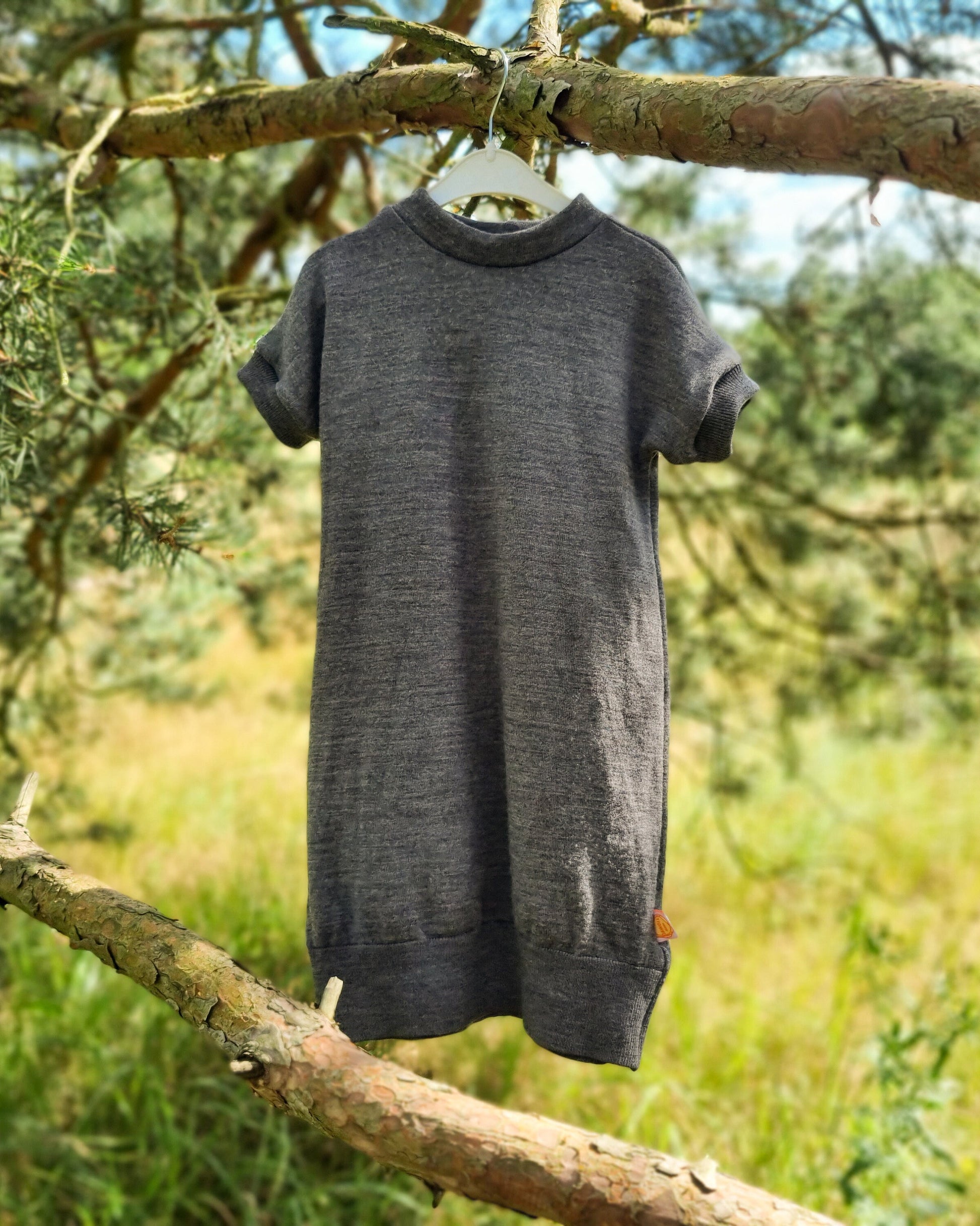 Kurzarmkleid Longshirt Unisex für Babys und Kleinkinder aus Upcycling Wolle in der Farbe deiner Wahl - Jawoll Baby