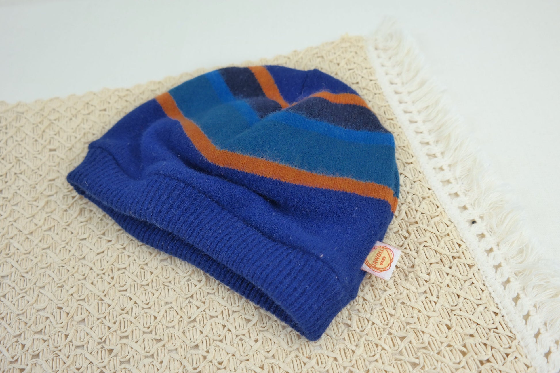 Mütze Beanie für Kleinkinder KU 52-55 aus Upcycling Wolle in Blau Orange gestreift - Jawoll Baby