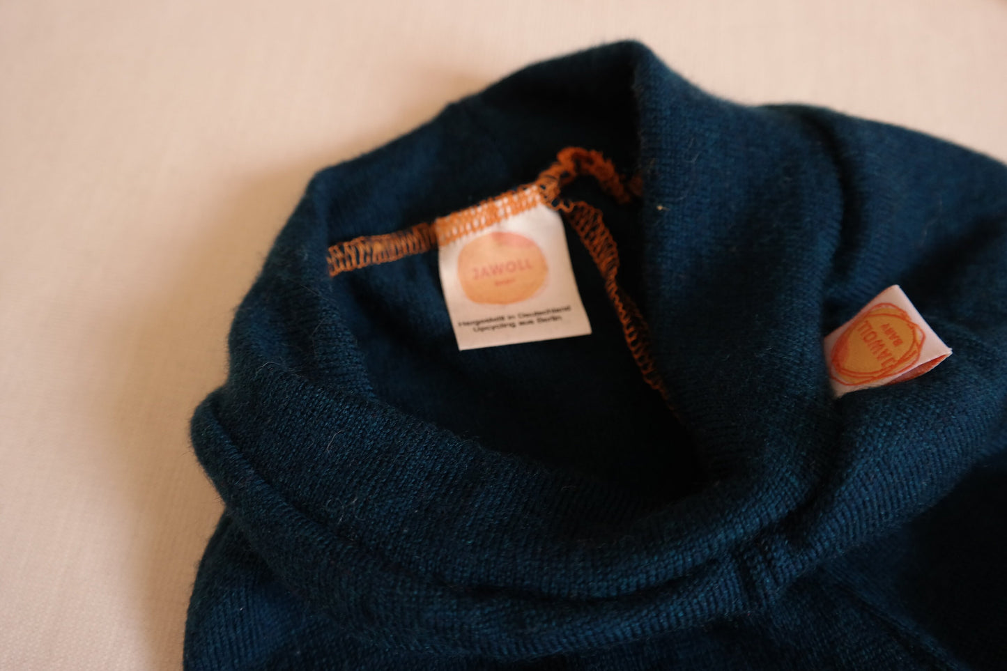Kurze Hose Shorts für Babys 74/80 aus 100 % Upcycling Merinowolle in Petrolblau Türkis - Jawoll Baby