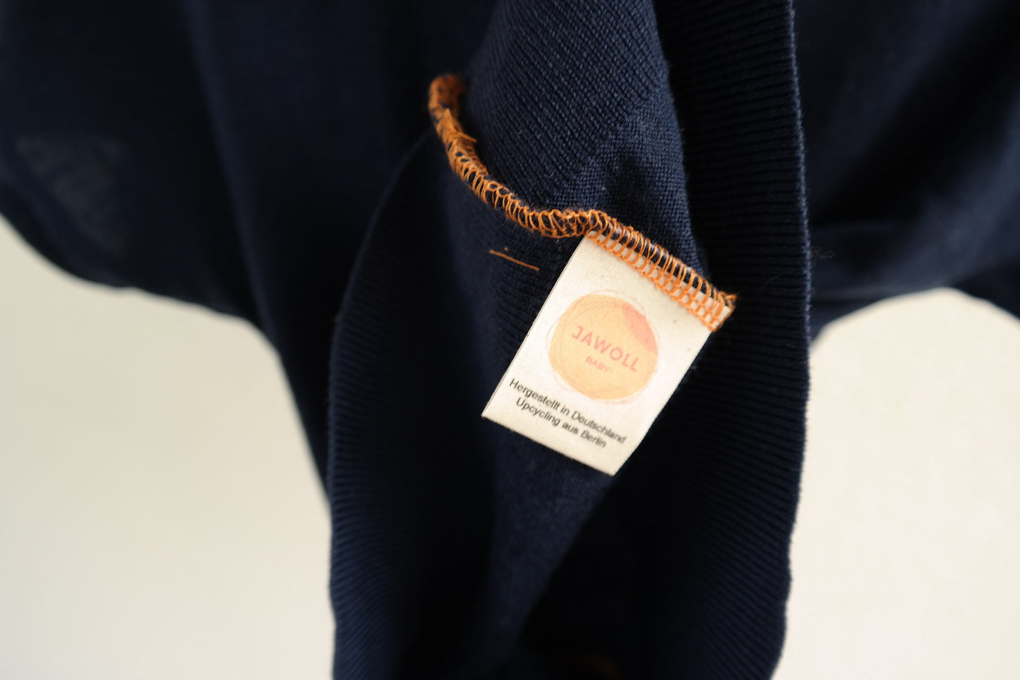 T-Shirt für Kinder 122/128 aus leichter Upcycling Wolle in Dunkelblau - Jawoll Baby