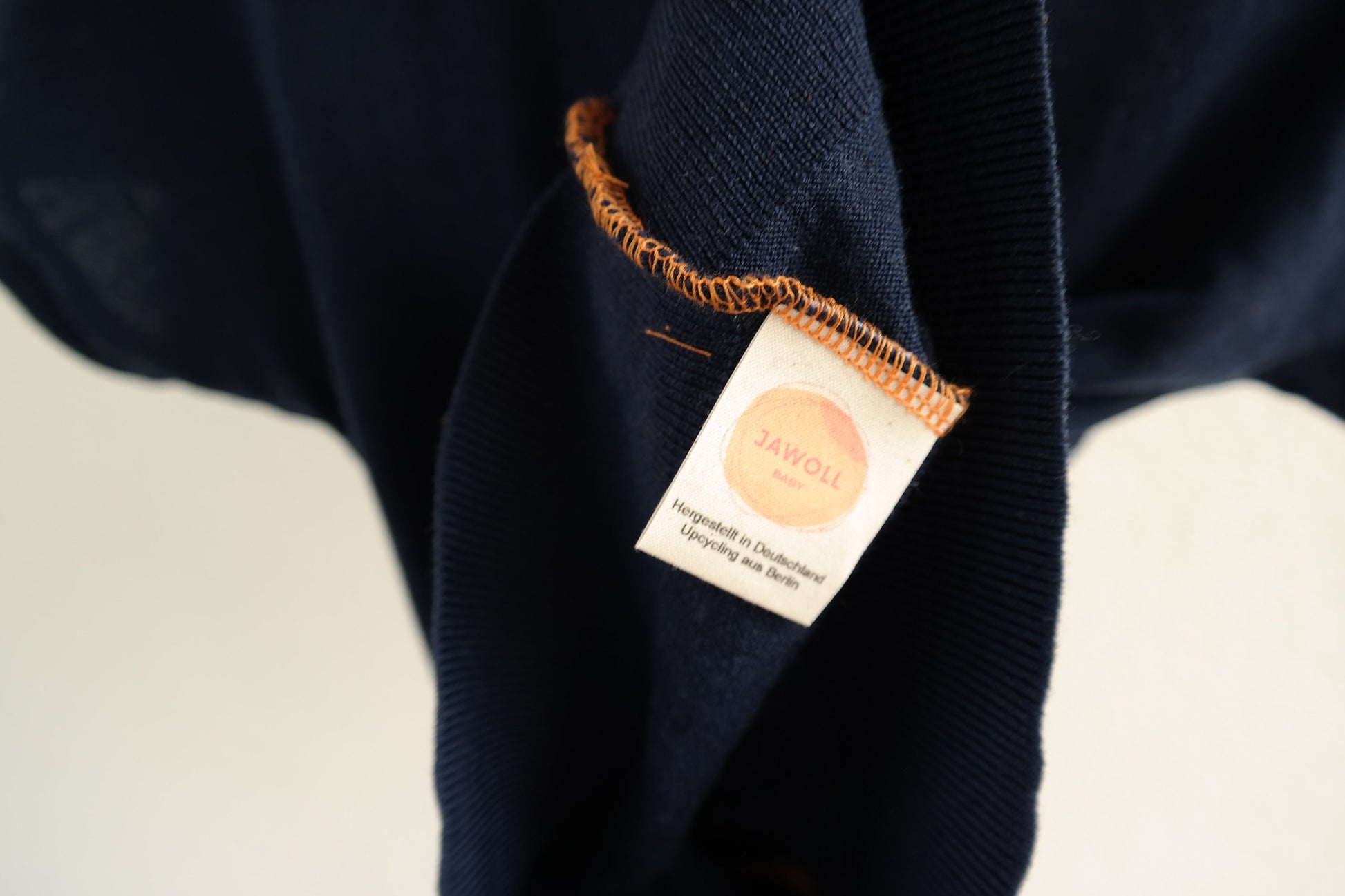 T-Shirt für Kinder 122/128 aus leichter Upcycling Wolle in Dunkelblau - Jawoll Baby