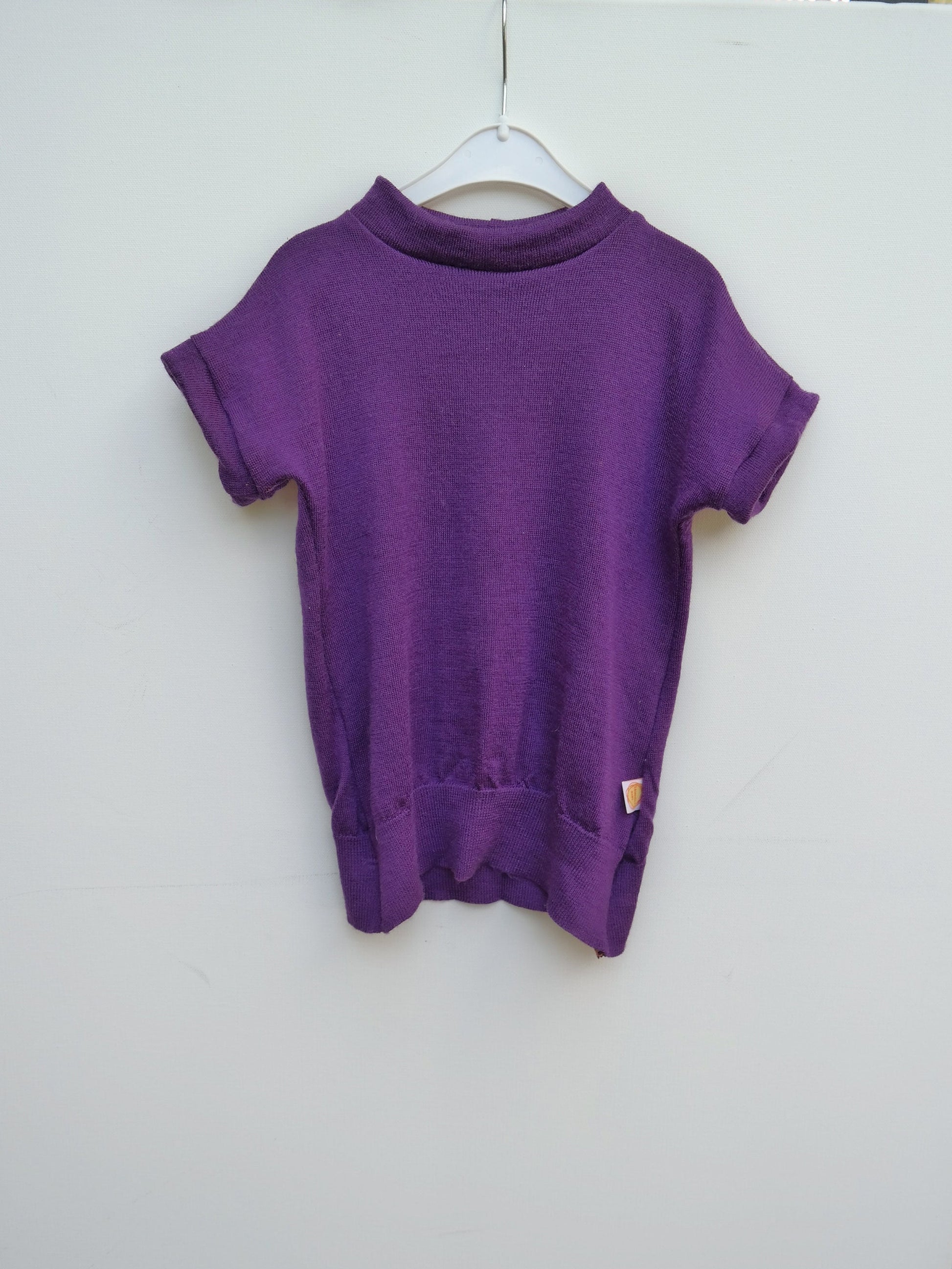 T-Shirt für Babys 86/92 aus leichter Upcycling Wolle in Lila - Jawoll Baby