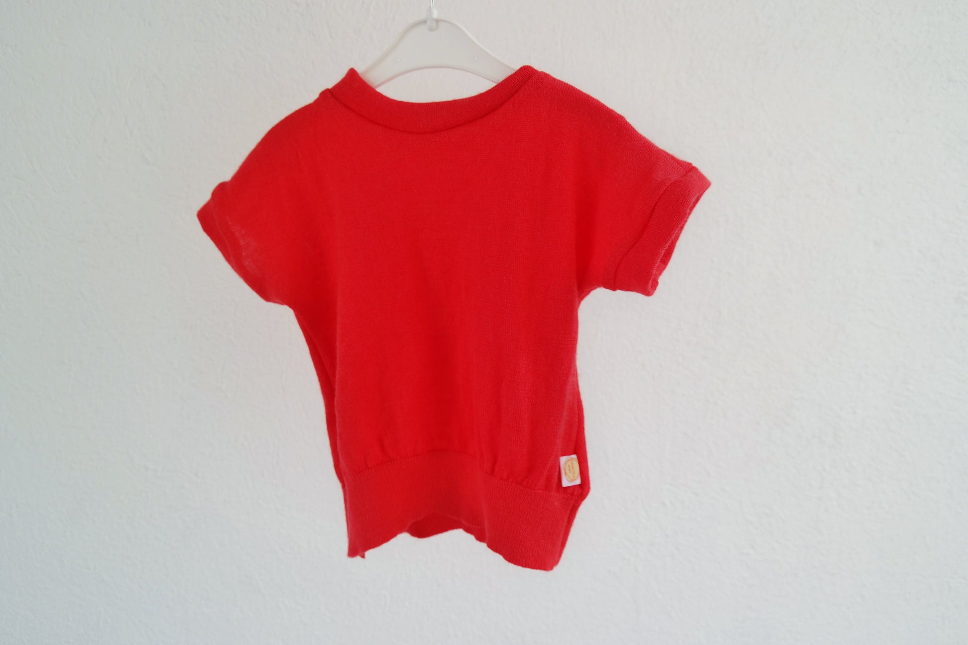 T-Shirt für Babys 74/80 aus leichter Upcycling Wolle in Rot - Jawoll Baby