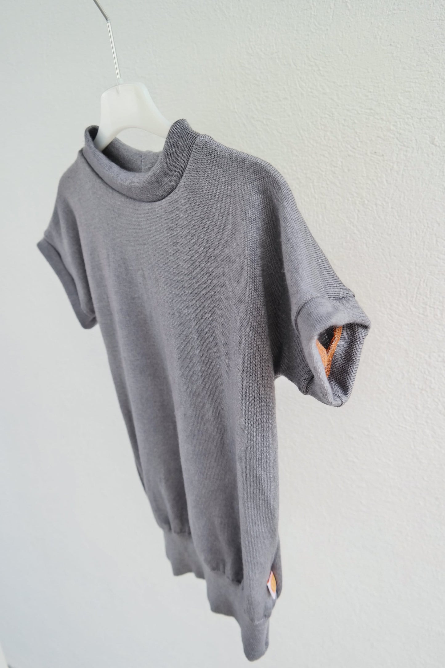 T-Shirt für Kinder 122/128 aus leichter Upcycling Wolle in Grau - Jawoll Baby