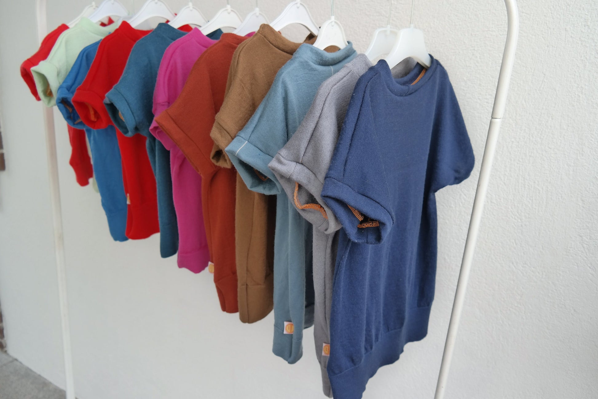 T-Shirt Unisex für Babys und Kinder aus leichter Upcycling Wolle in der Farbe deiner Wahl - Jawoll Baby