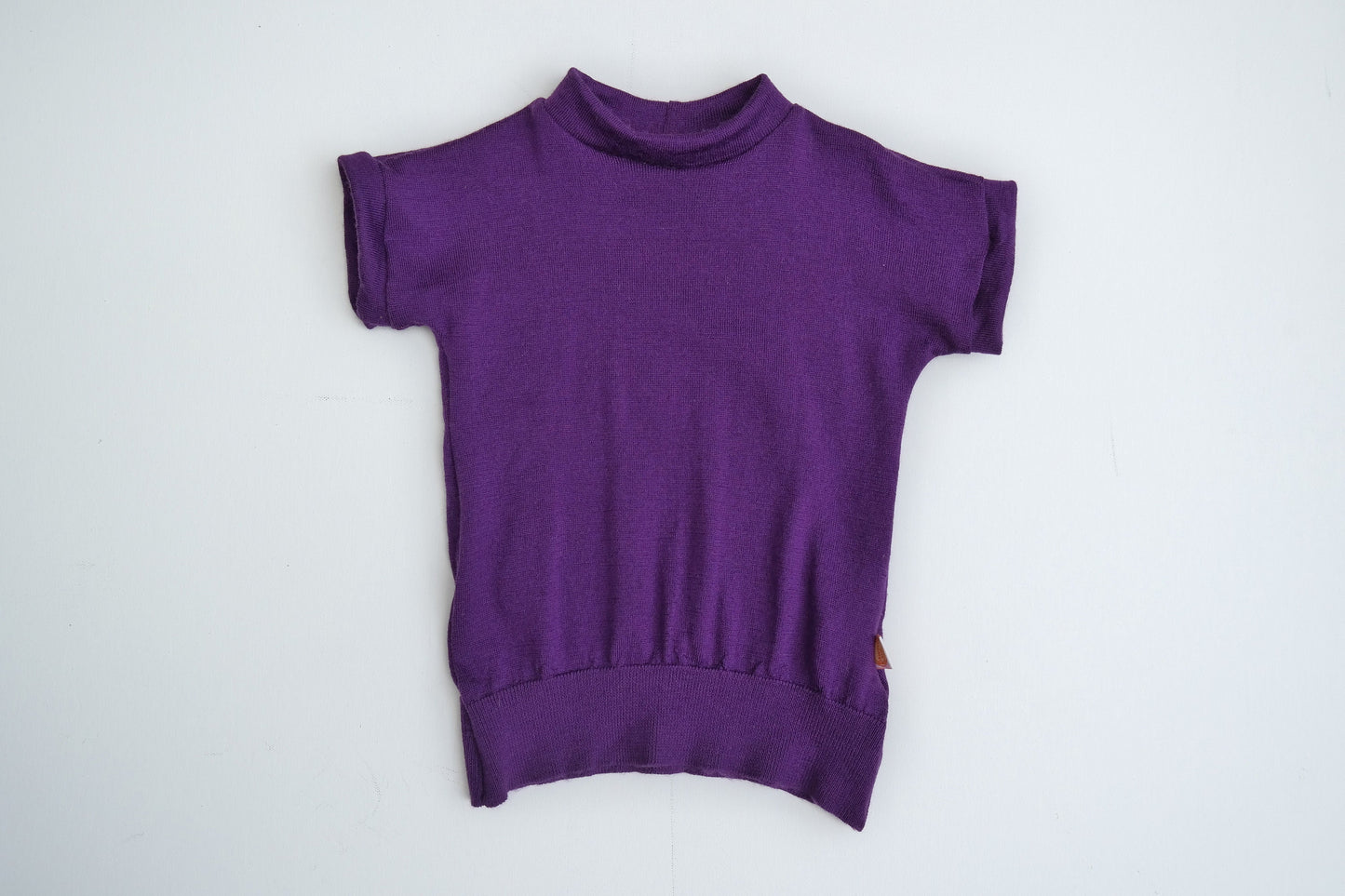 T-Shirt für Babys 86/92 aus leichter Upcycling Wolle in Lila - Jawoll Baby