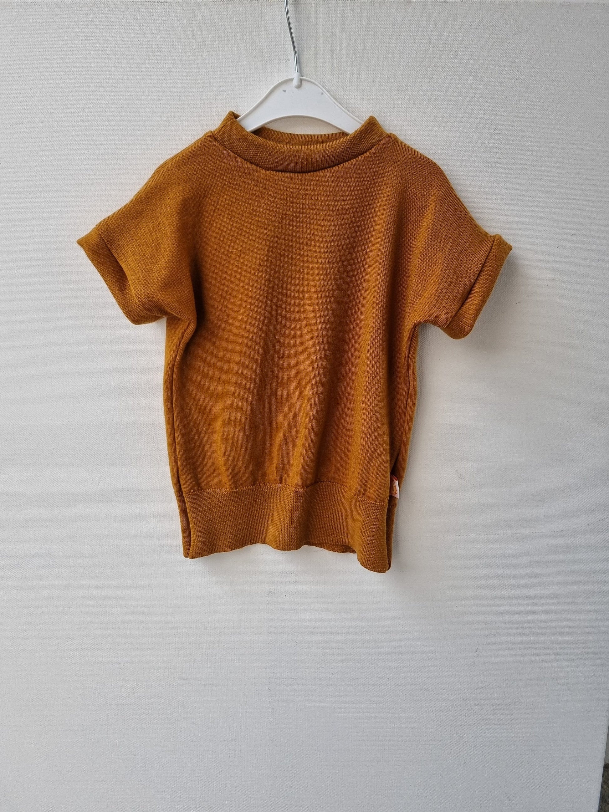 T-Shirt für Babys 86/92 aus leichter Upcycling Wolle in Ockergelb - Jawoll Baby